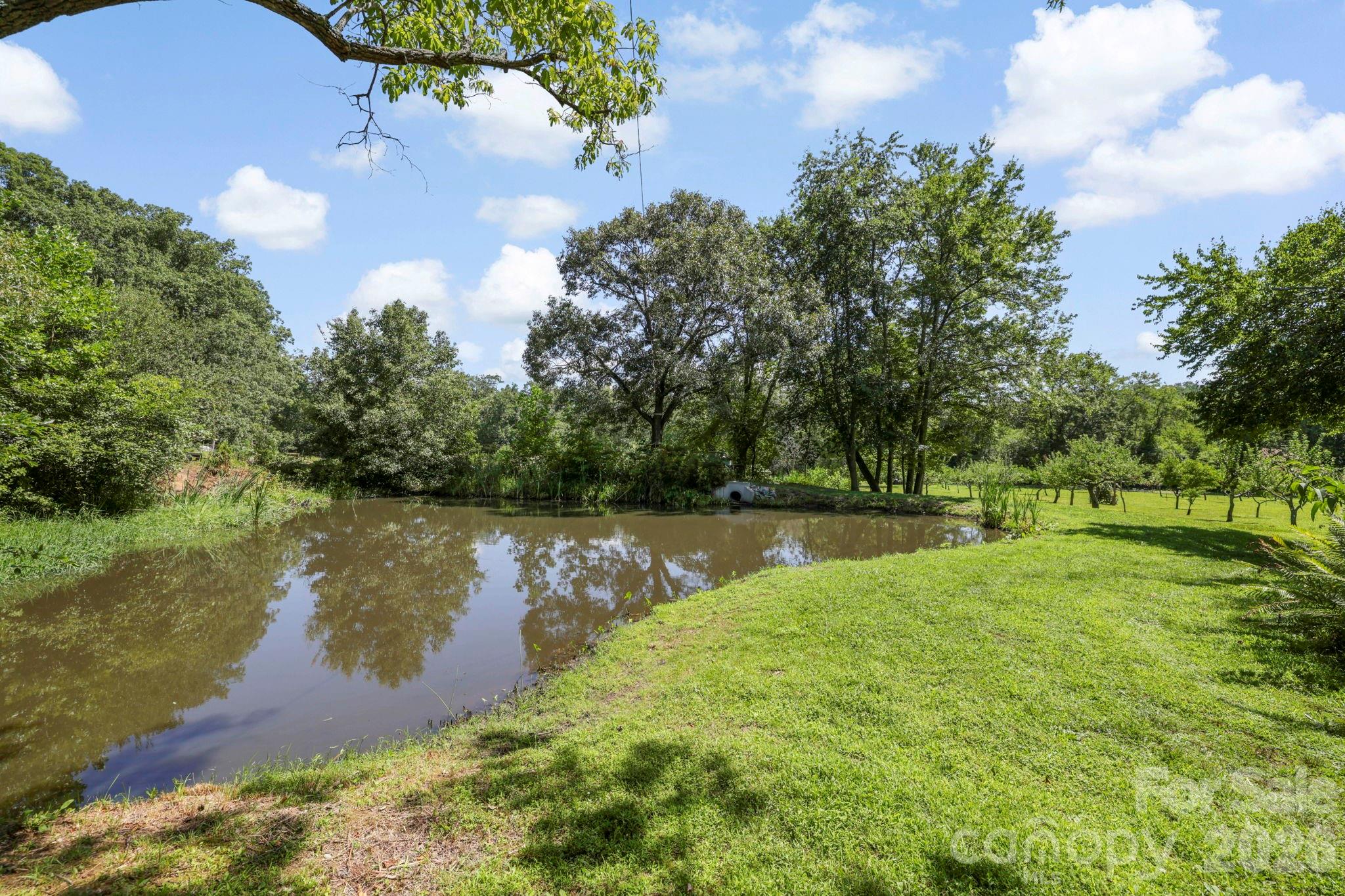 200 Newman Drive — Hendersonville