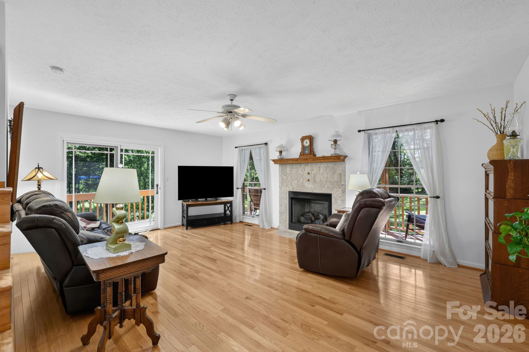 200 Newman Drive — Hendersonville