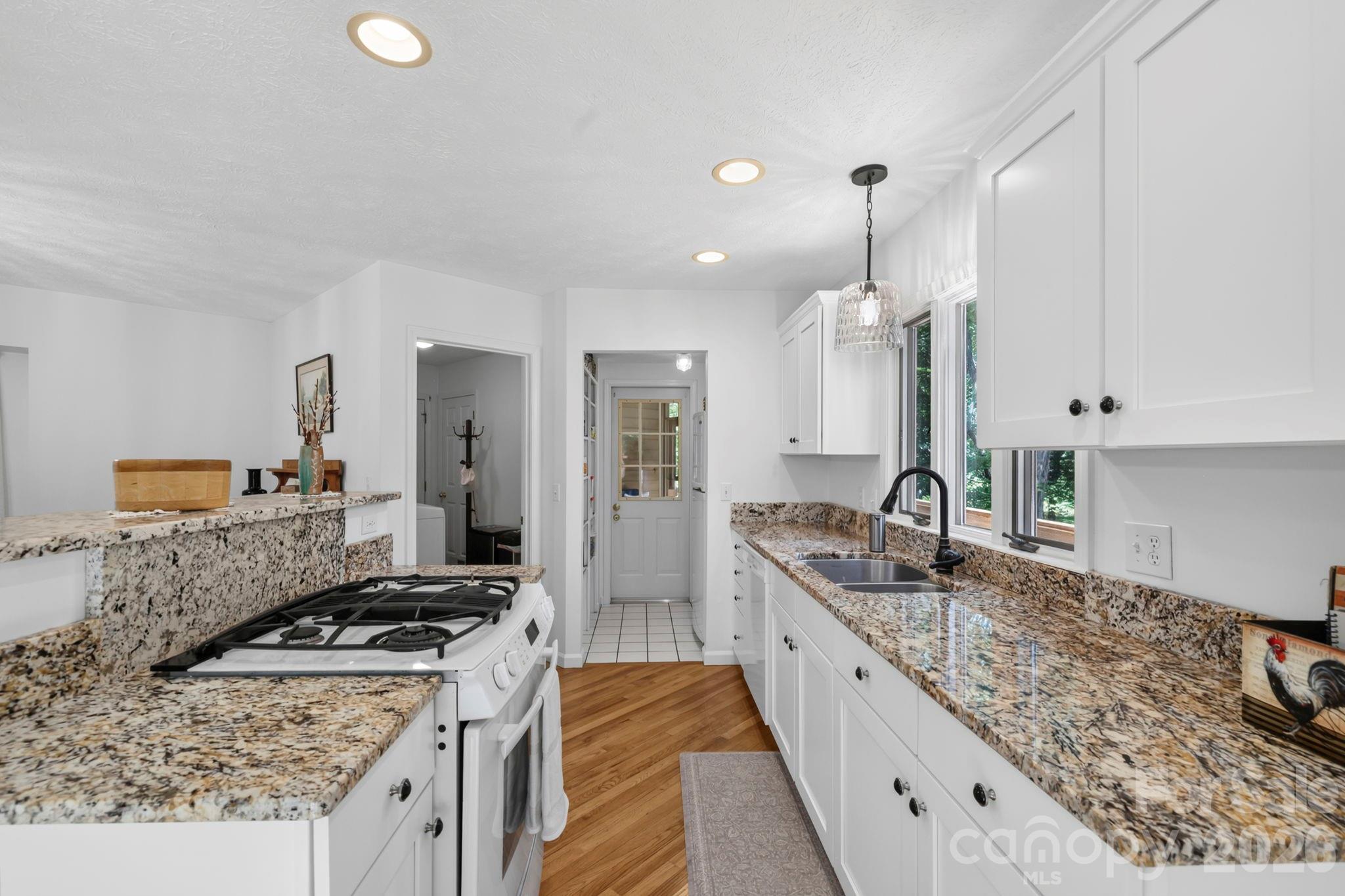 200 Newman Drive — Hendersonville