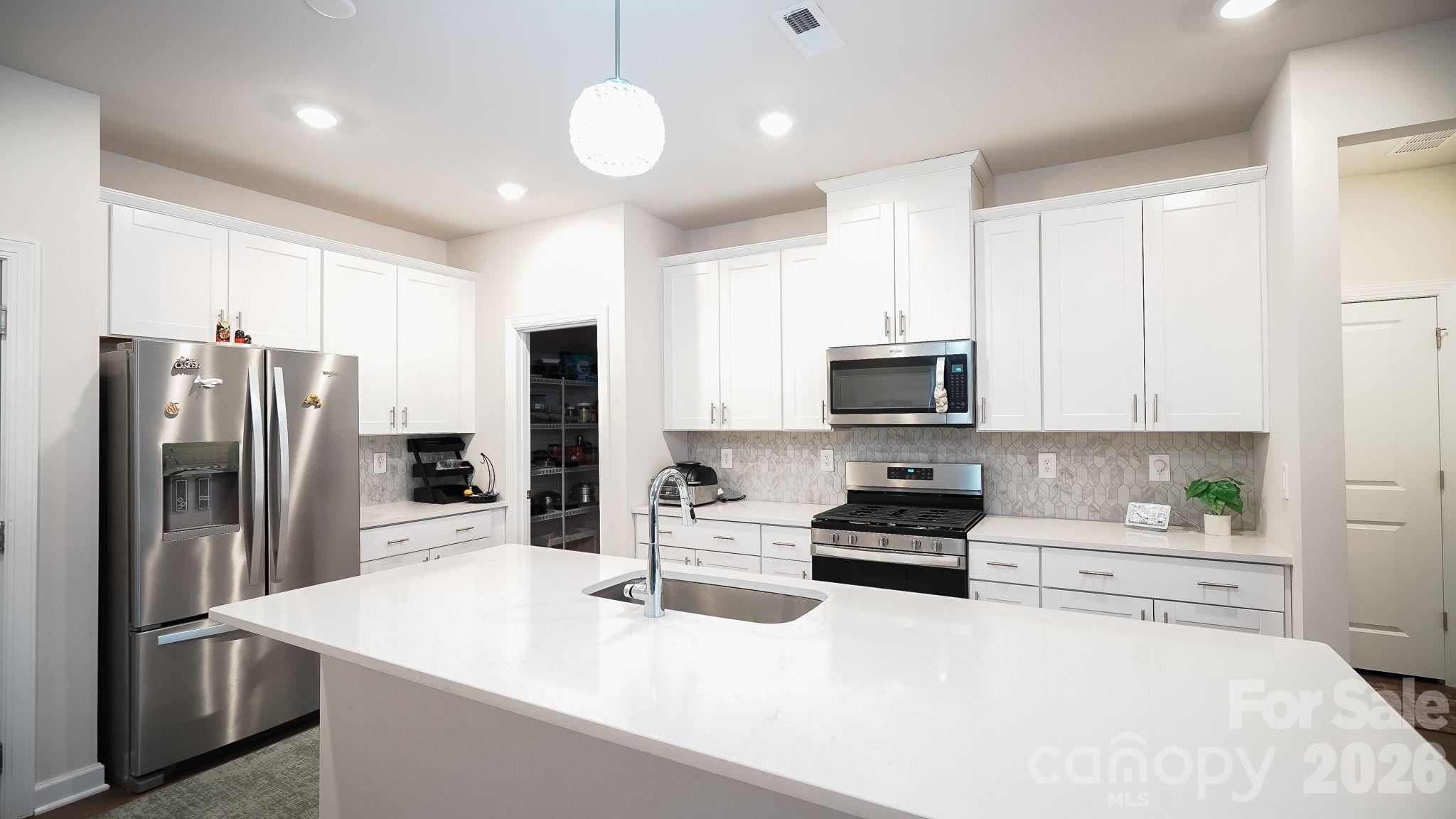 486 Olympia Way — York