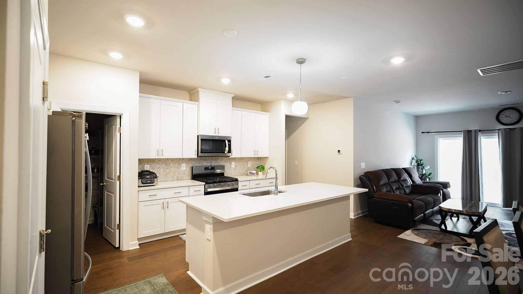 486 Olympia Way — York