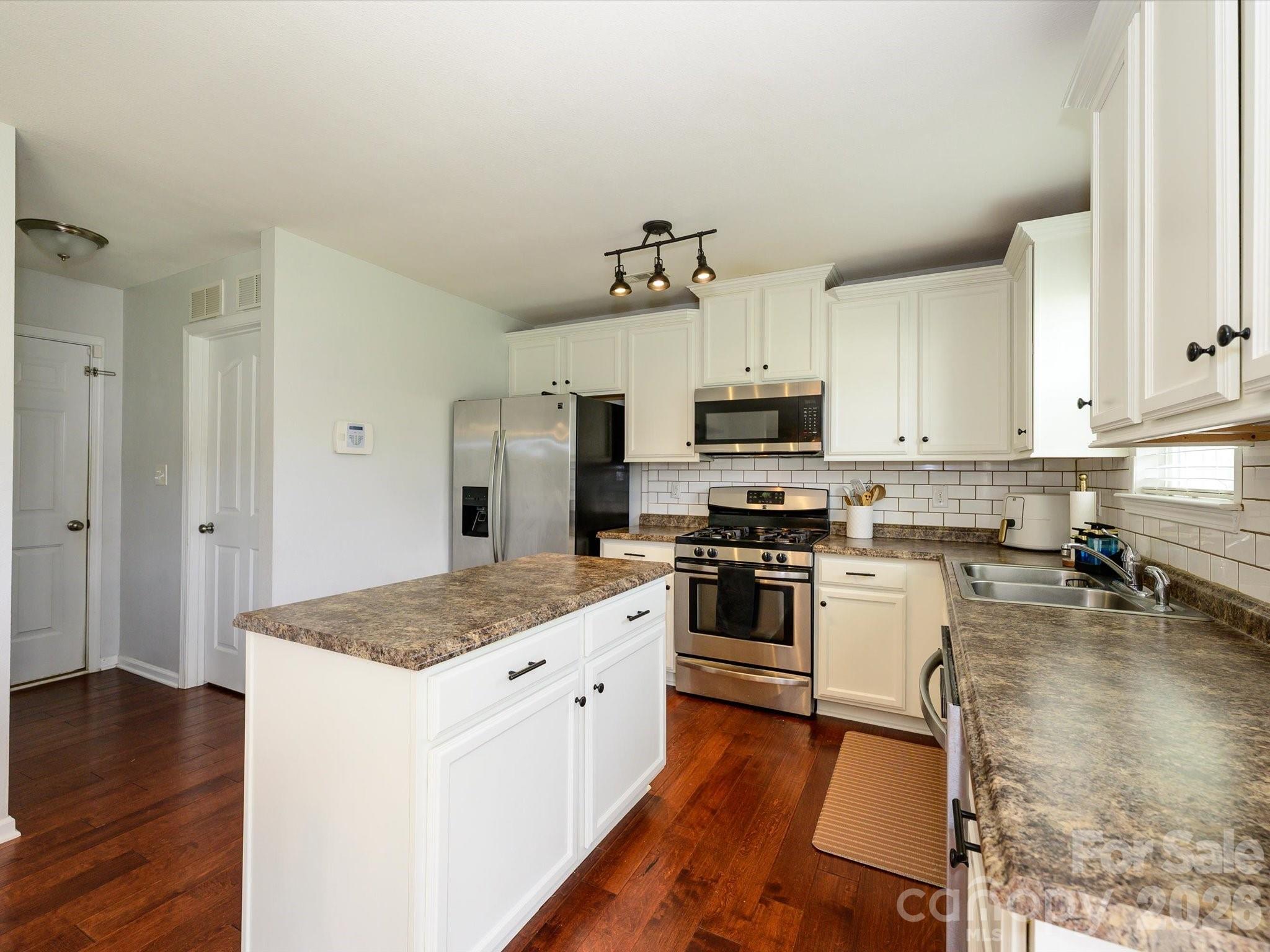 11819 Paver Lane — Midland
