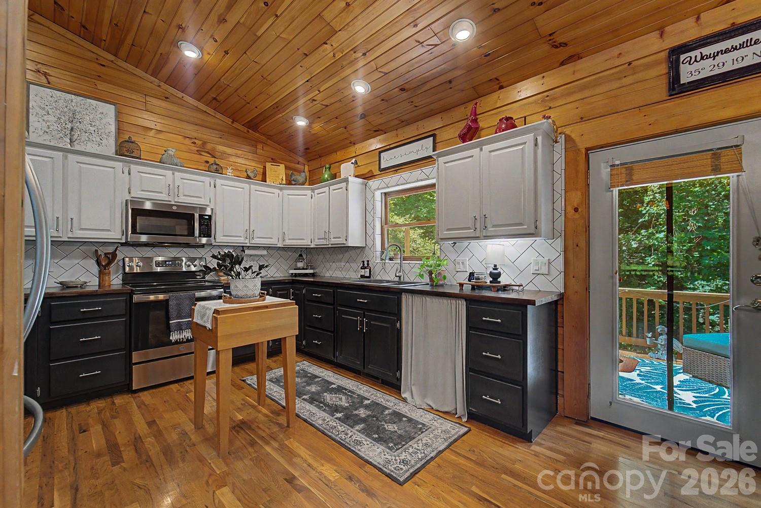 91 Tibi Lane — Waynesville