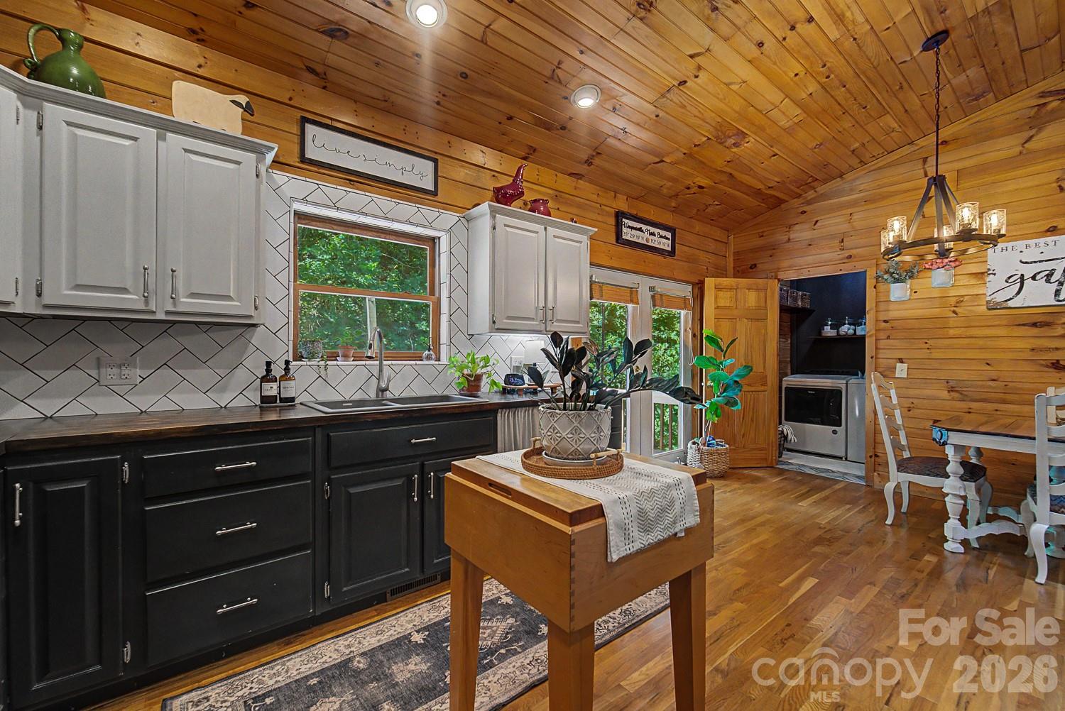 91 Tibi Lane — Waynesville