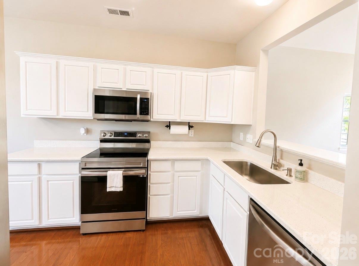 320 Shingleoak Drive — Clover
