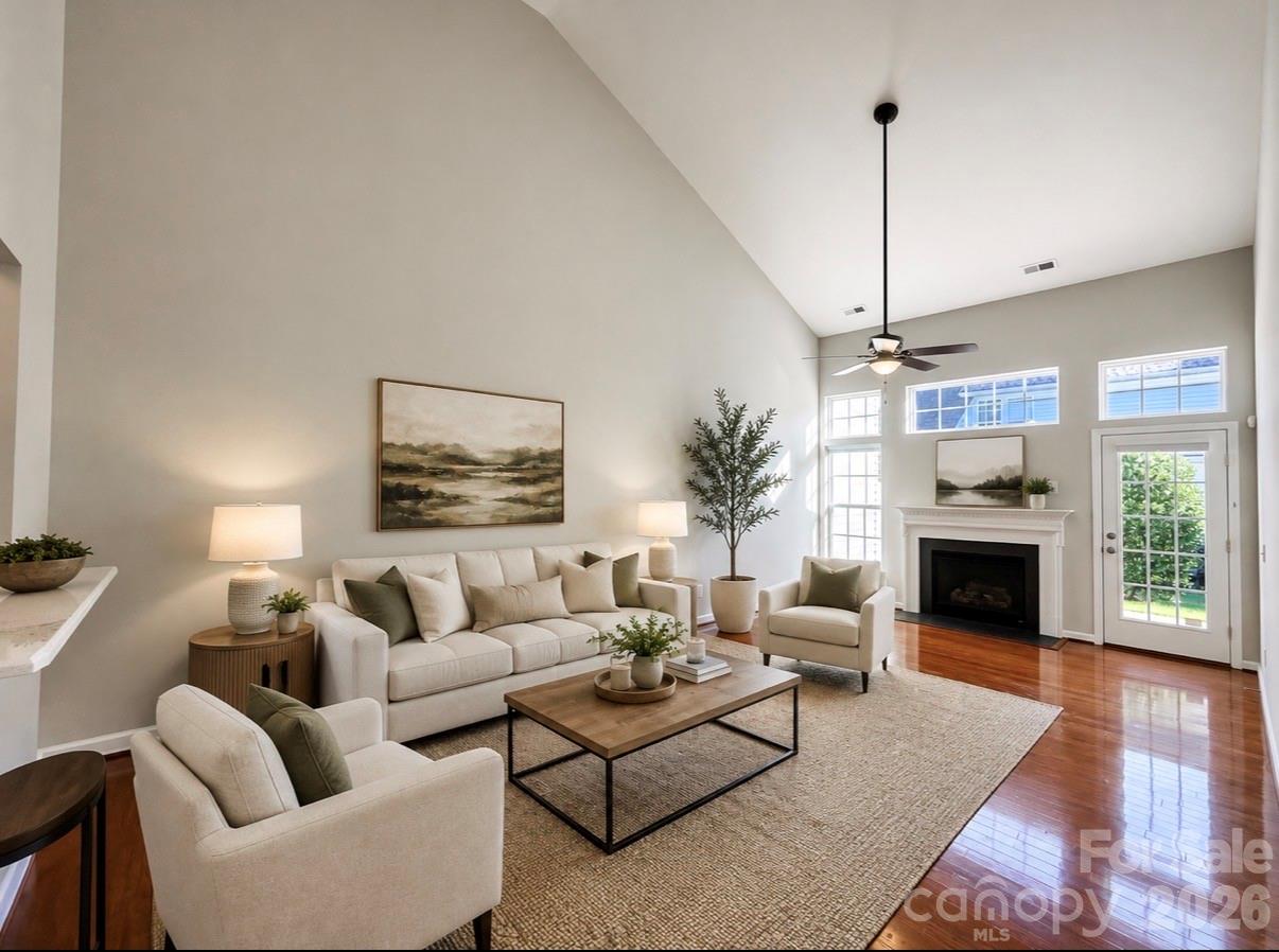 320 Shingleoak Drive — Clover
