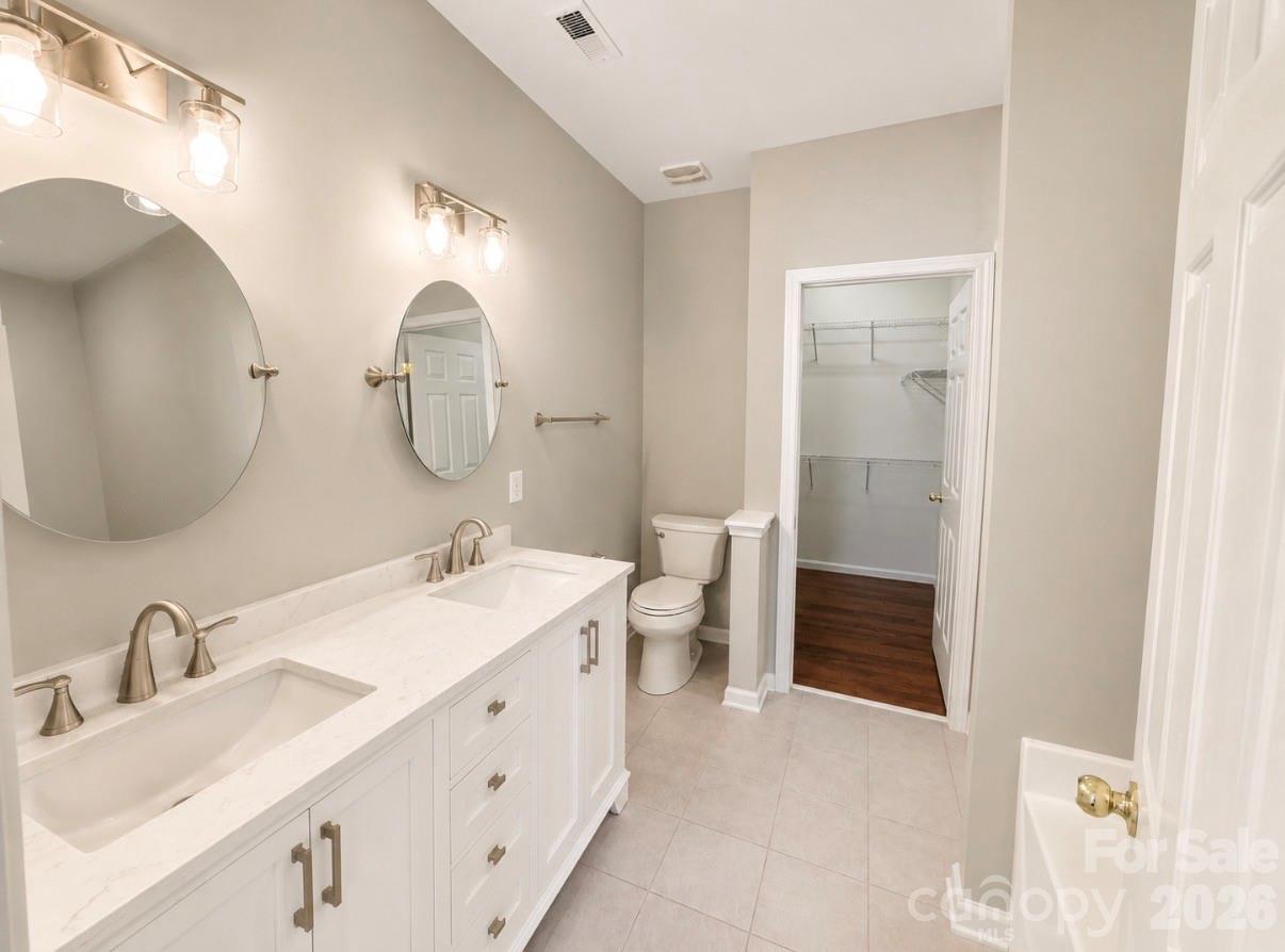 320 Shingleoak Drive — Clover