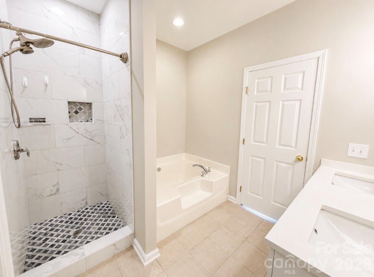 320 Shingleoak Drive — Clover