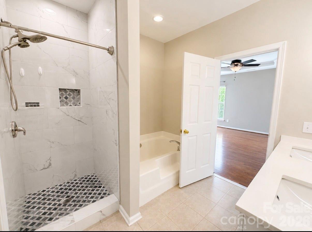 320 Shingleoak Drive — Clover