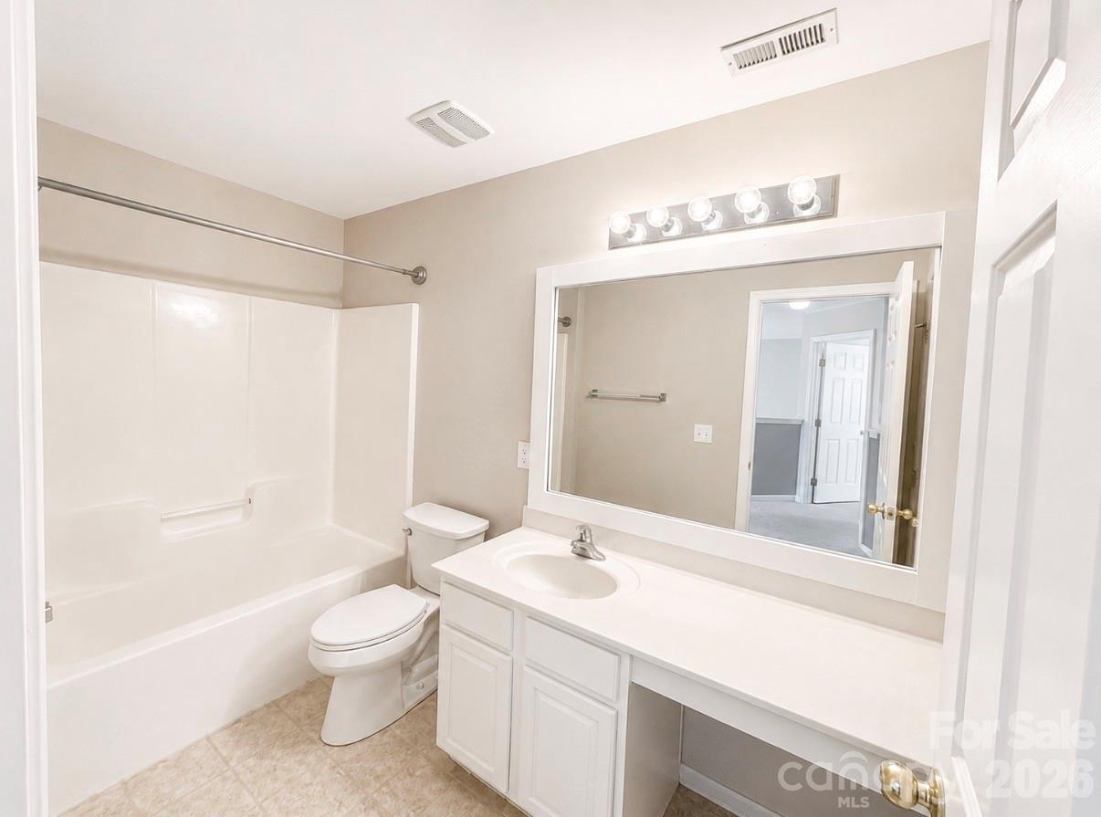 320 Shingleoak Drive — Clover