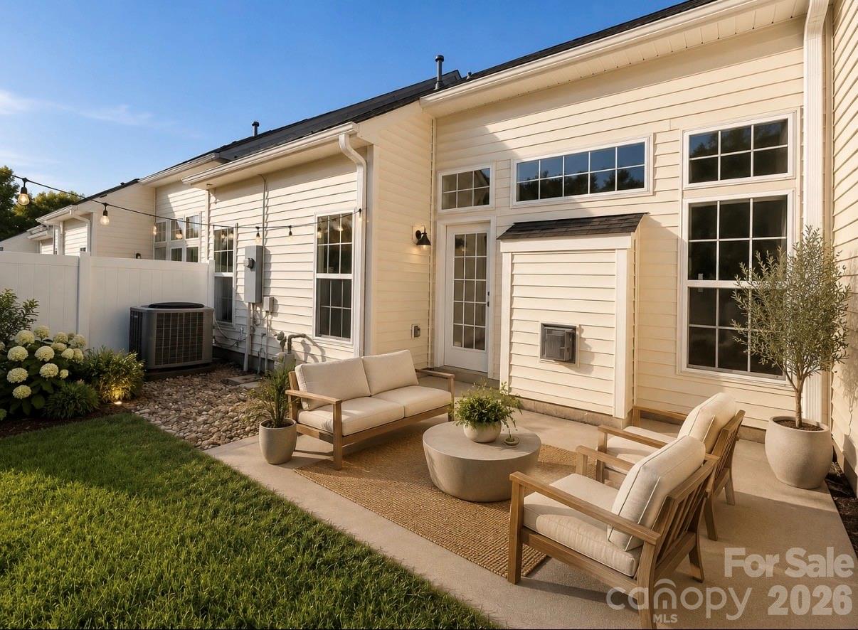 320 Shingleoak Drive — Clover