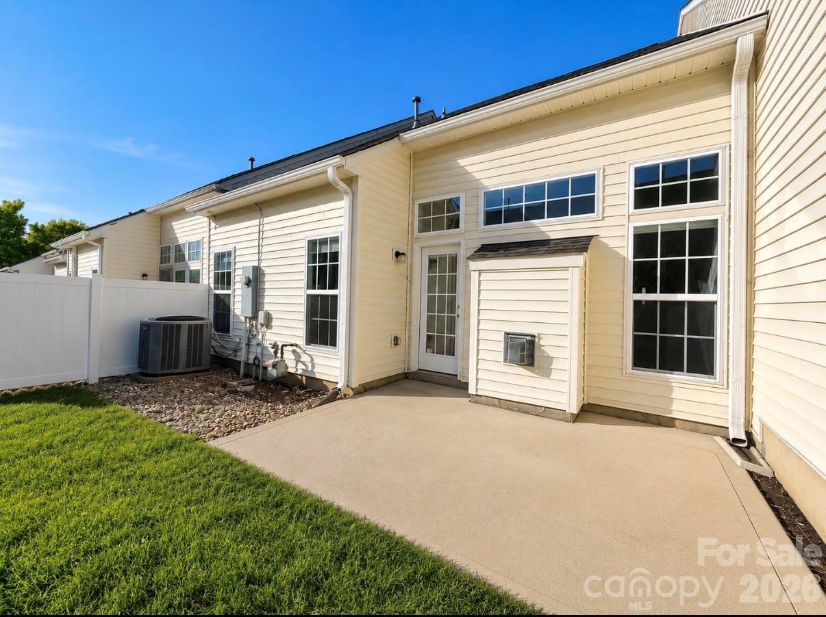 320 Shingleoak Drive — Clover