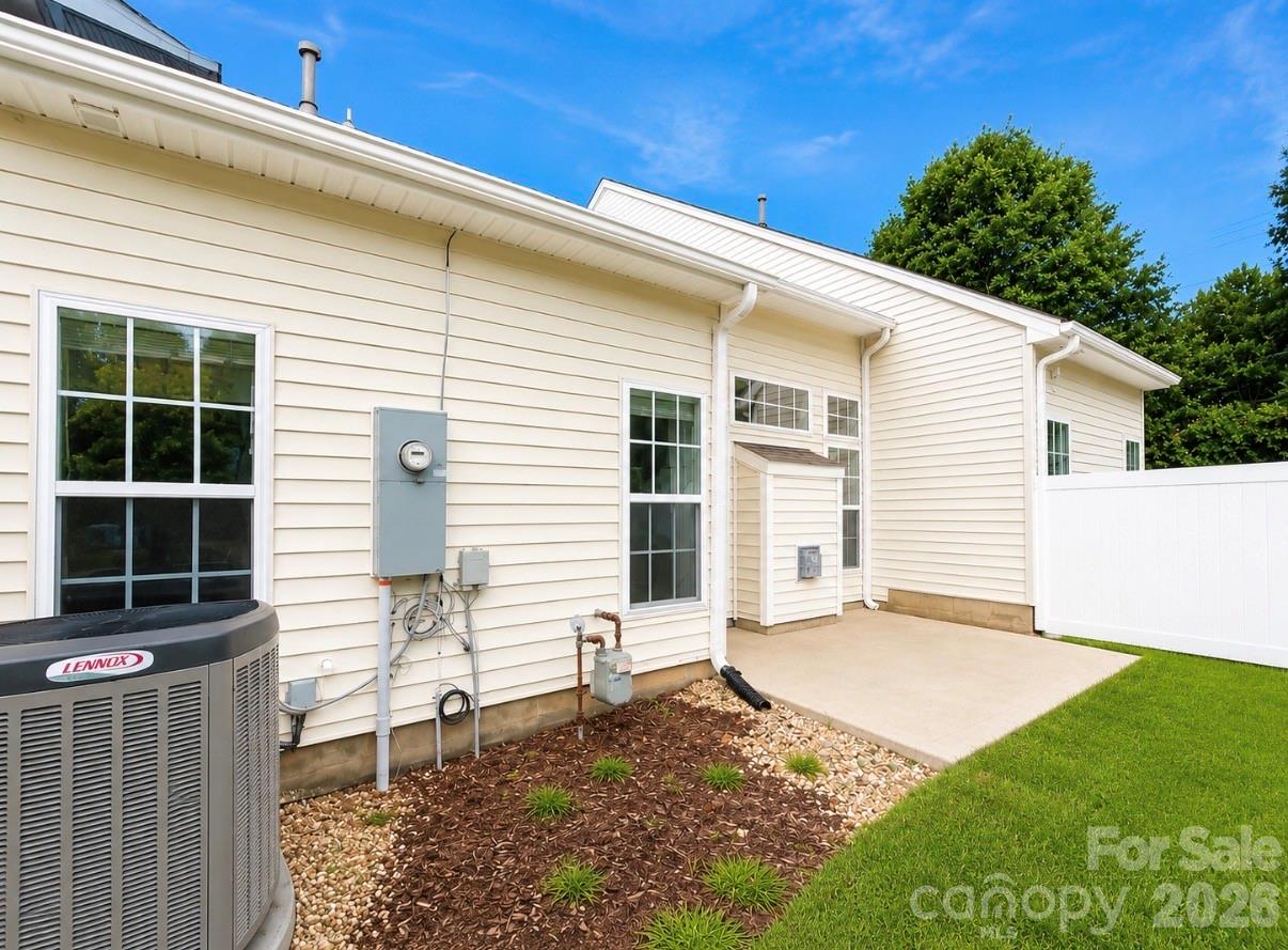 320 Shingleoak Drive — Clover