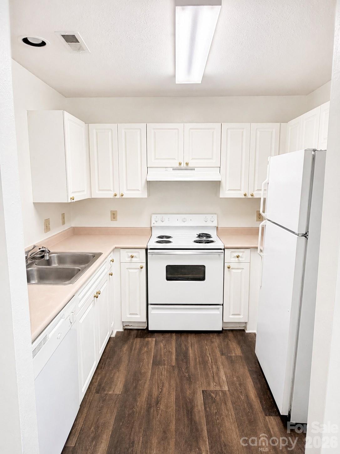 18 Hamiltons Bay Court #436 — Clover