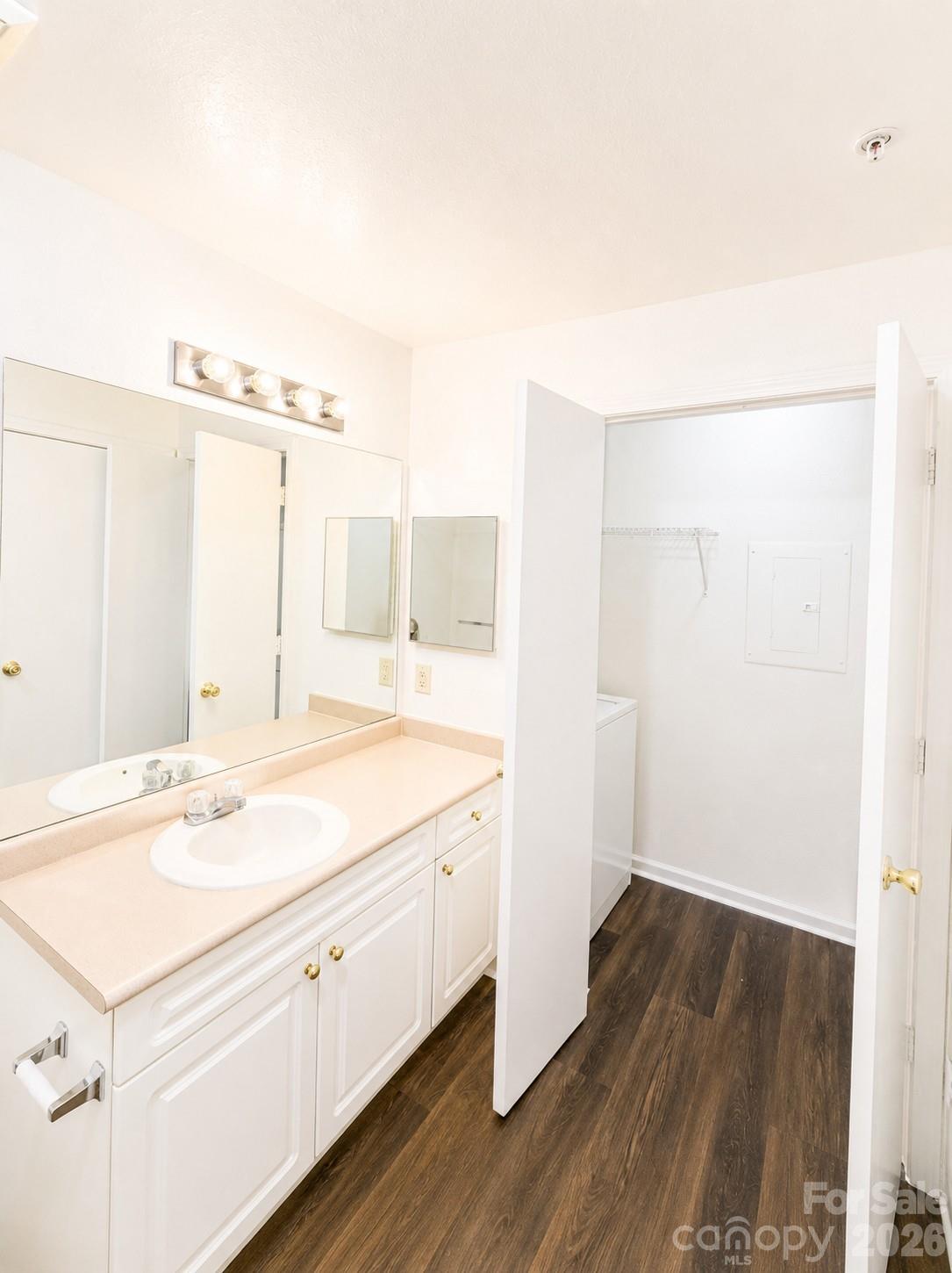 18 Hamiltons Bay Court #436 — Clover