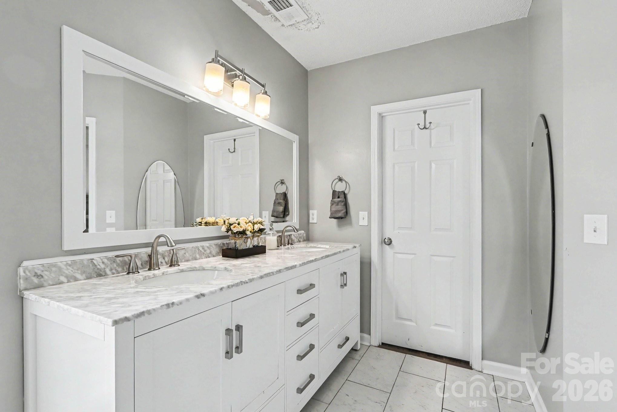 5912 Downfield Wood Drive — Charlotte