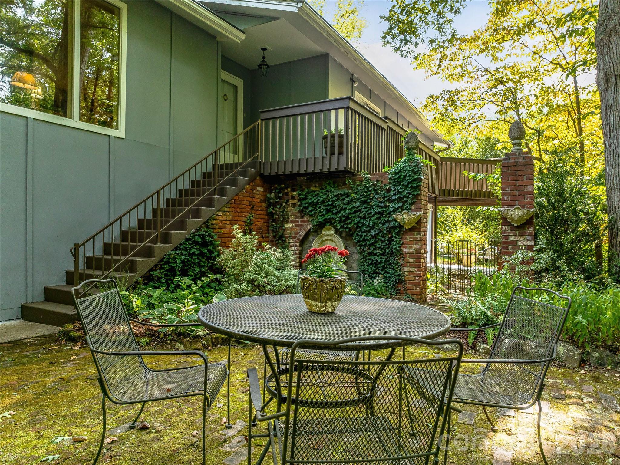 5 Hillcrest Road E — Asheville