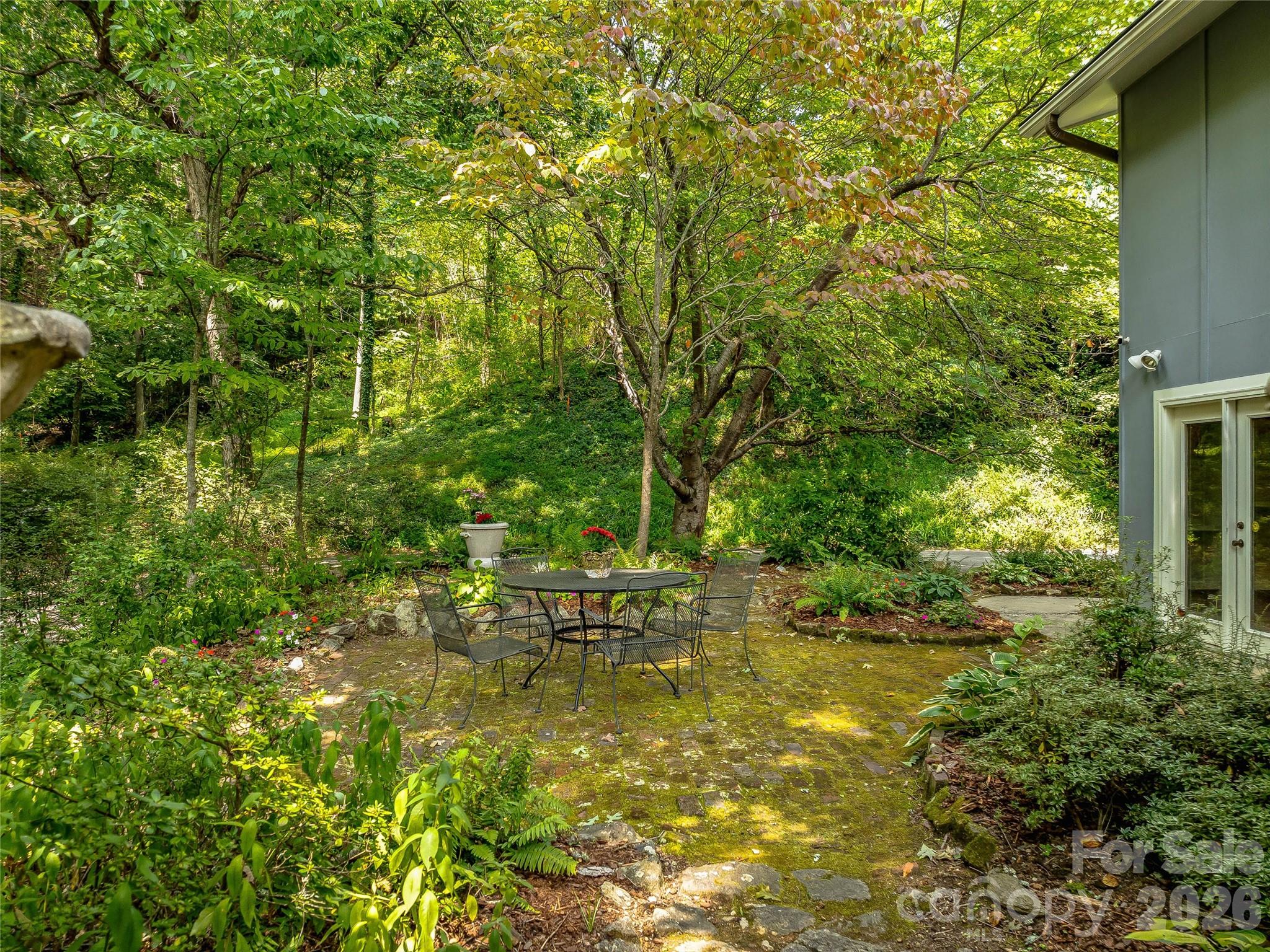 5 Hillcrest Road E — Asheville