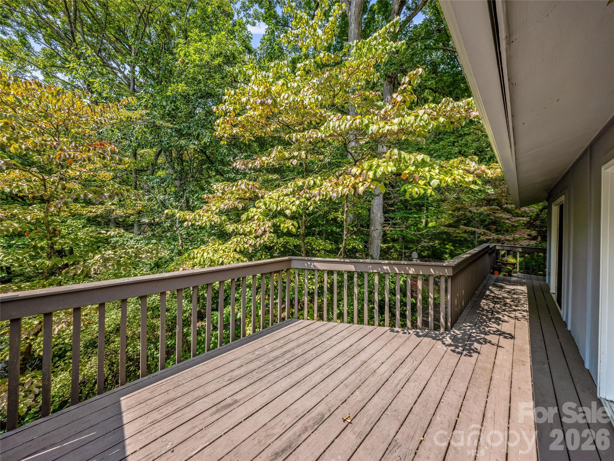 5 Hillcrest Road E — Asheville