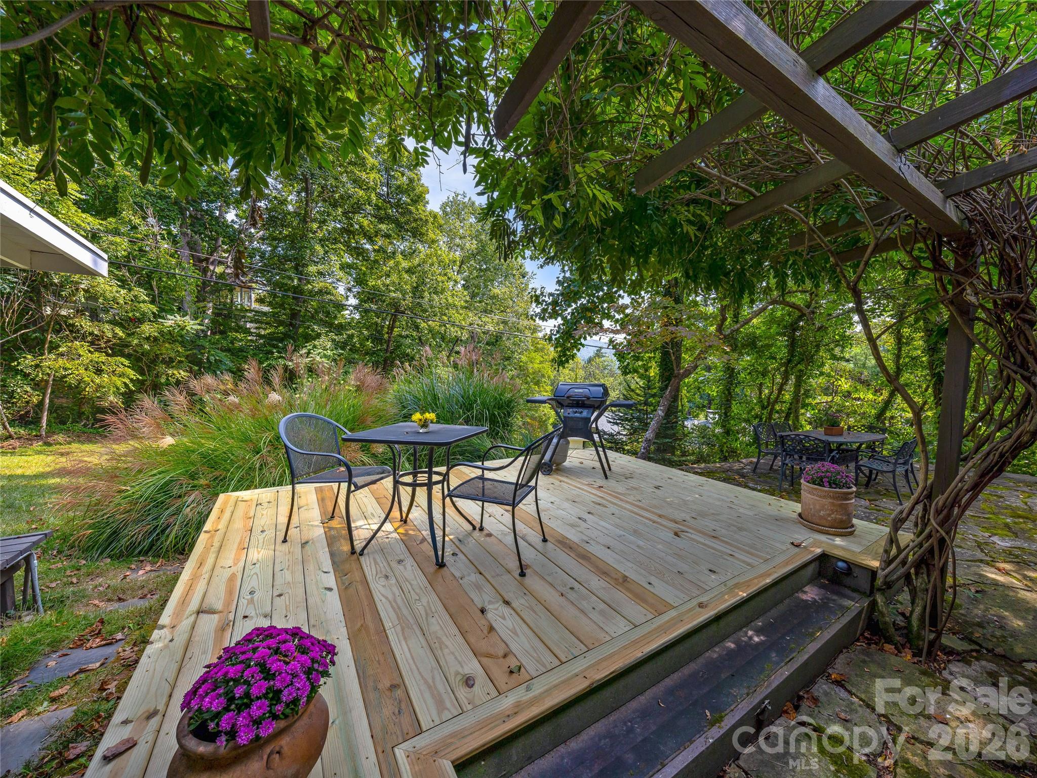 5 Hillcrest Road E — Asheville