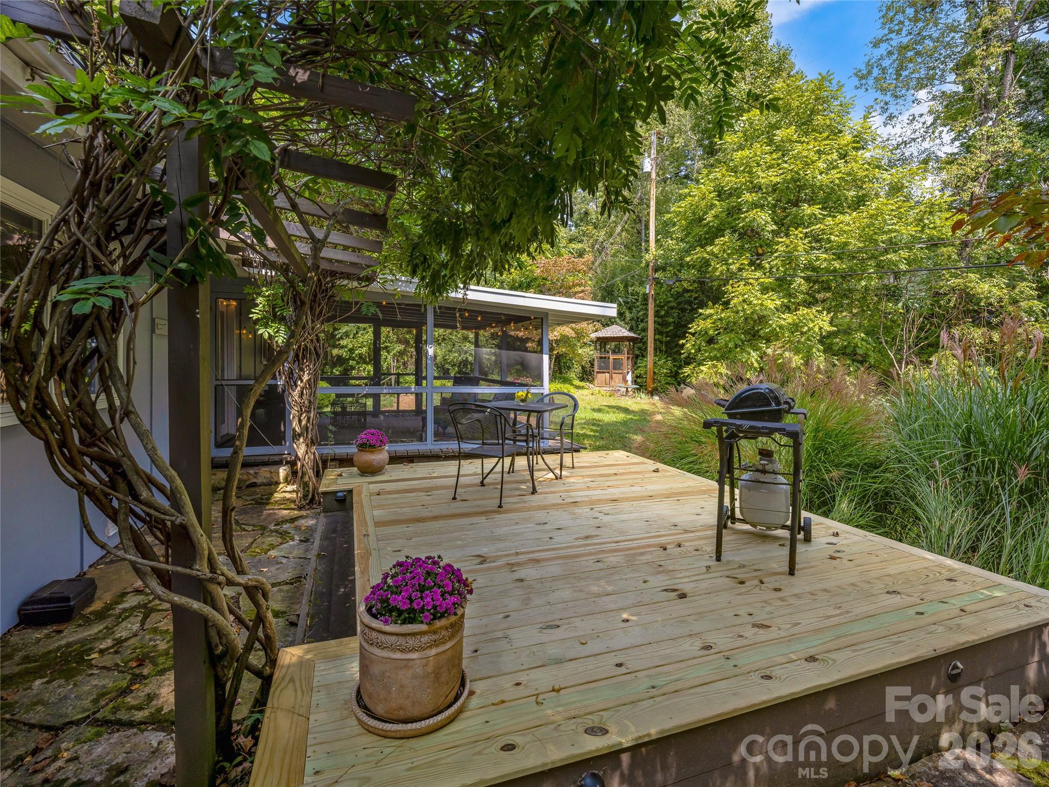 5 Hillcrest Road E — Asheville