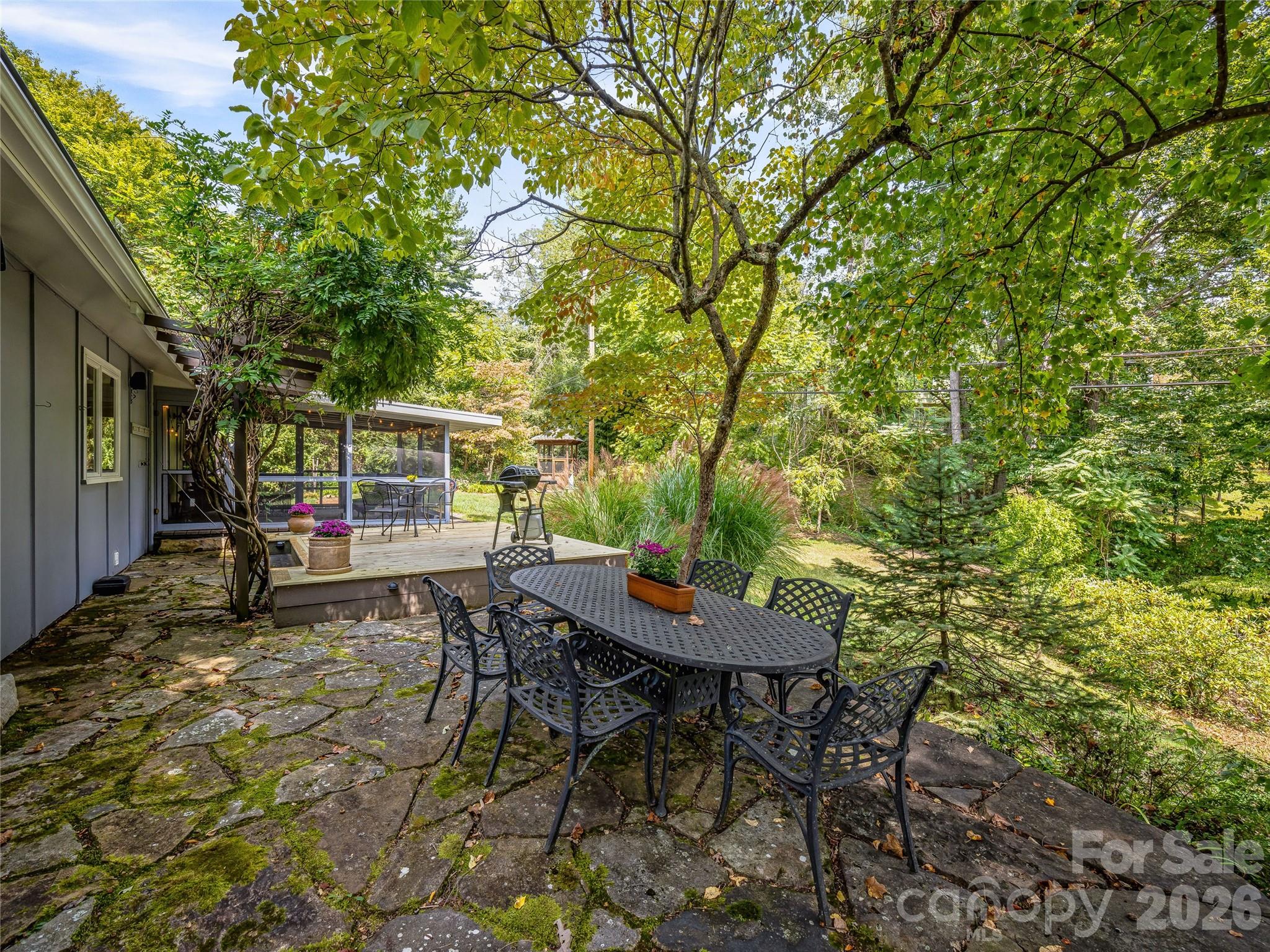 5 Hillcrest Road E — Asheville
