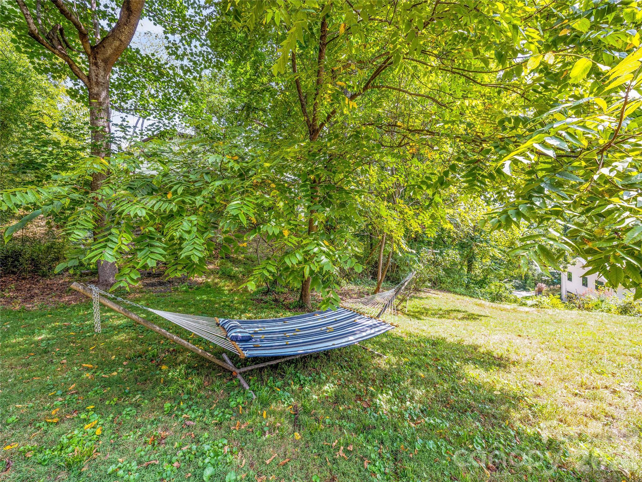 5 Hillcrest Road E — Asheville