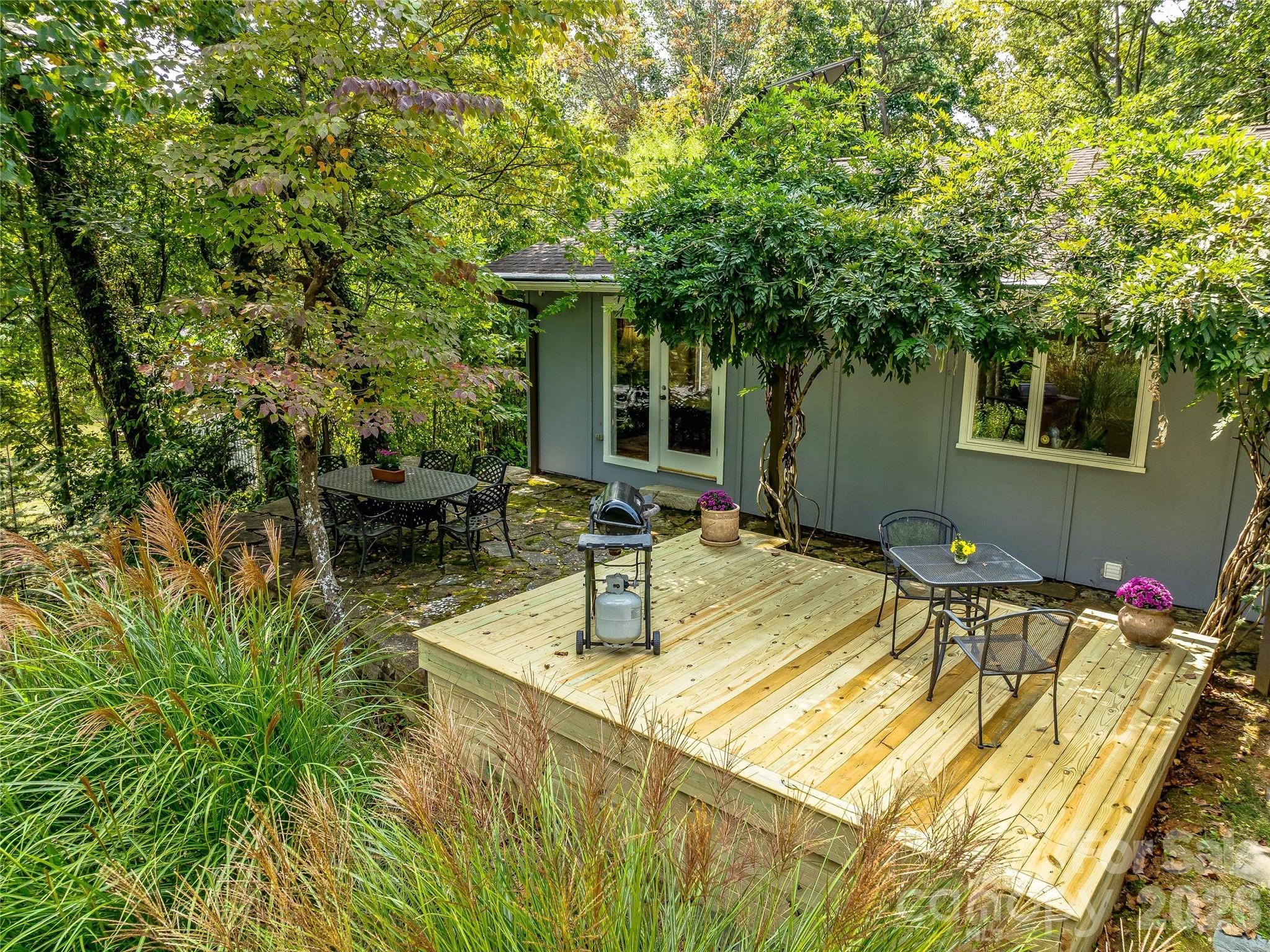 5 Hillcrest Road E — Asheville