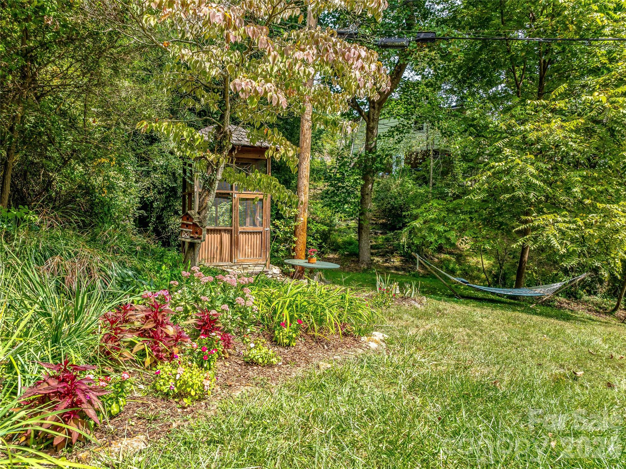 5 Hillcrest Road E — Asheville