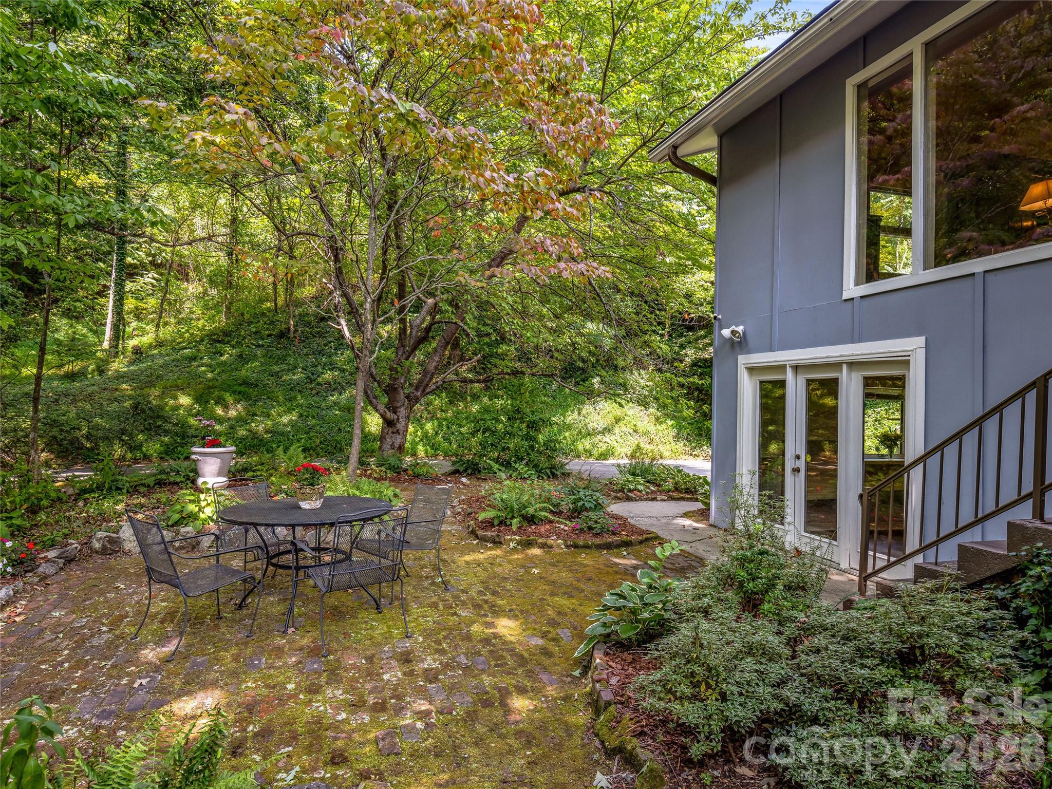 5 Hillcrest Road E — Asheville