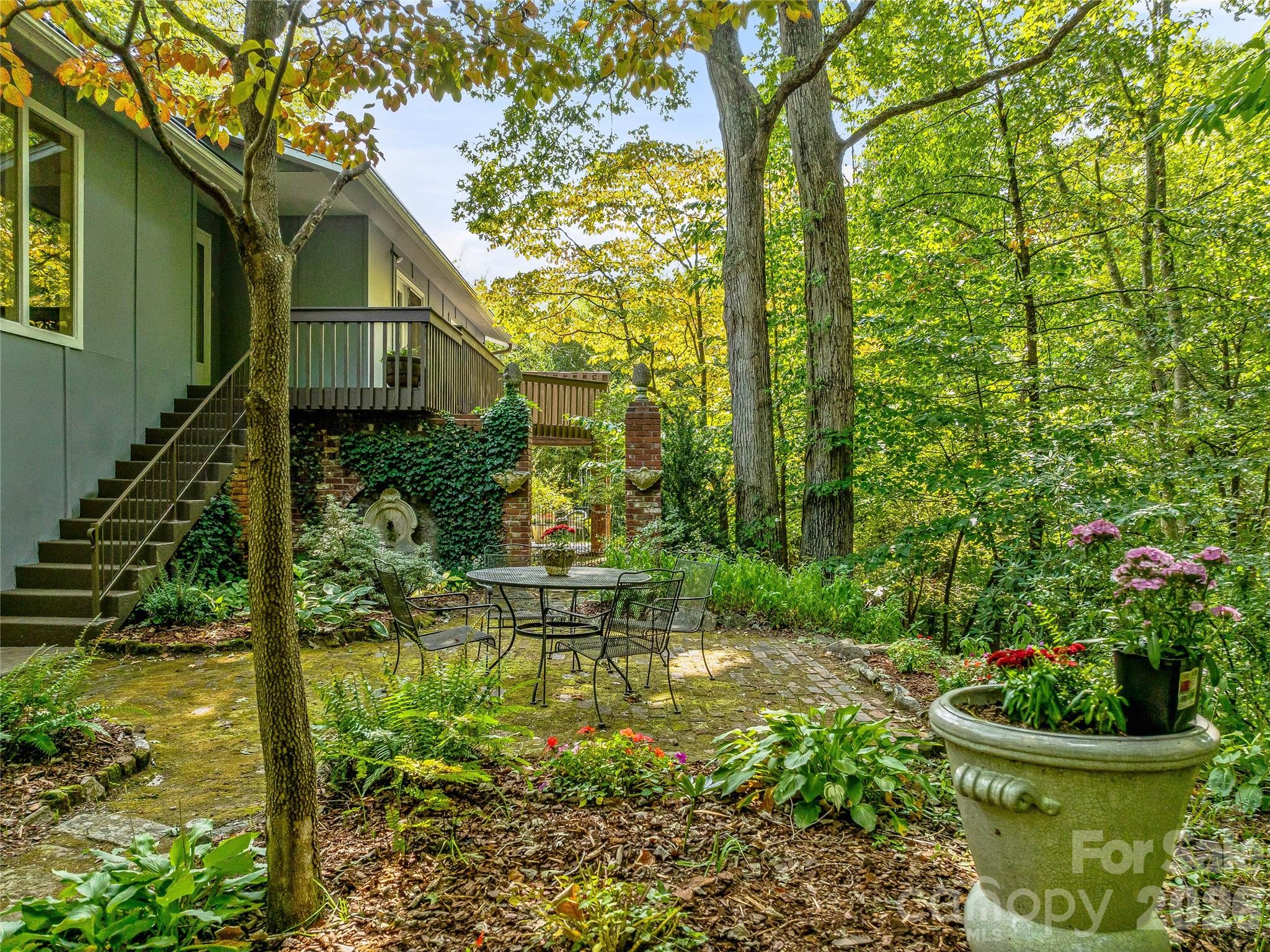 5 Hillcrest Road E — Asheville