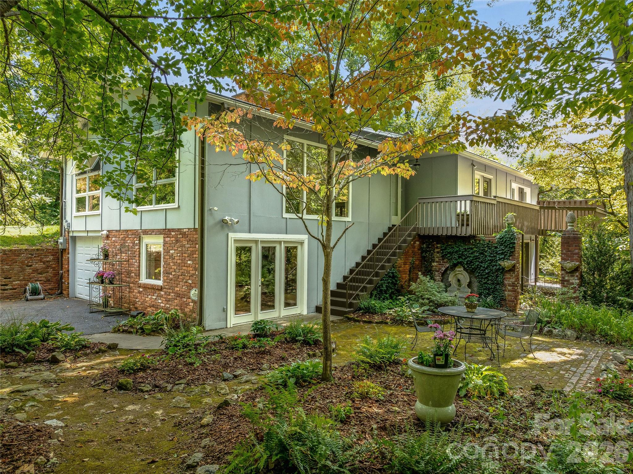 5 Hillcrest Road E — Asheville