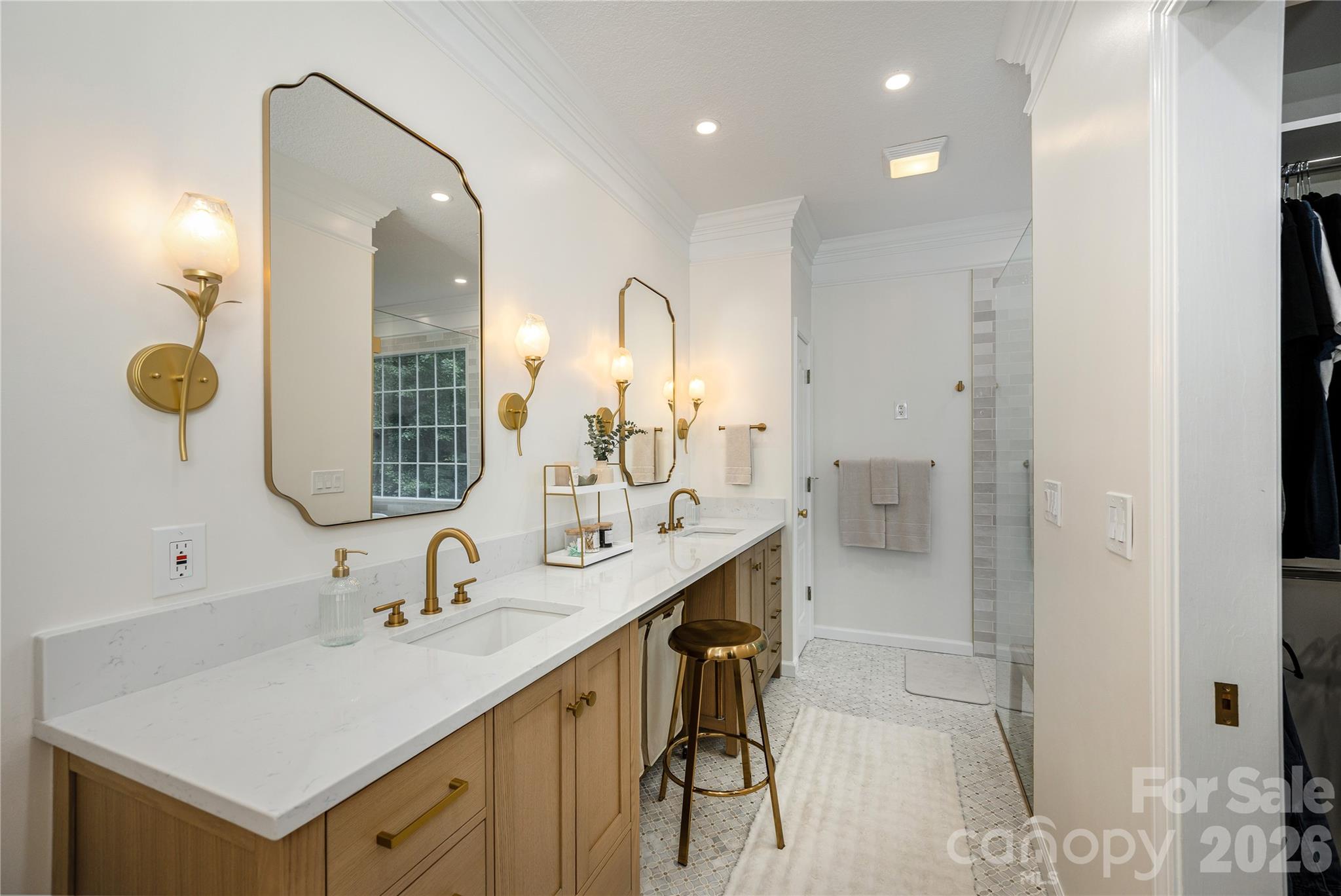 7 Oak Hollow Drive — Asheville
