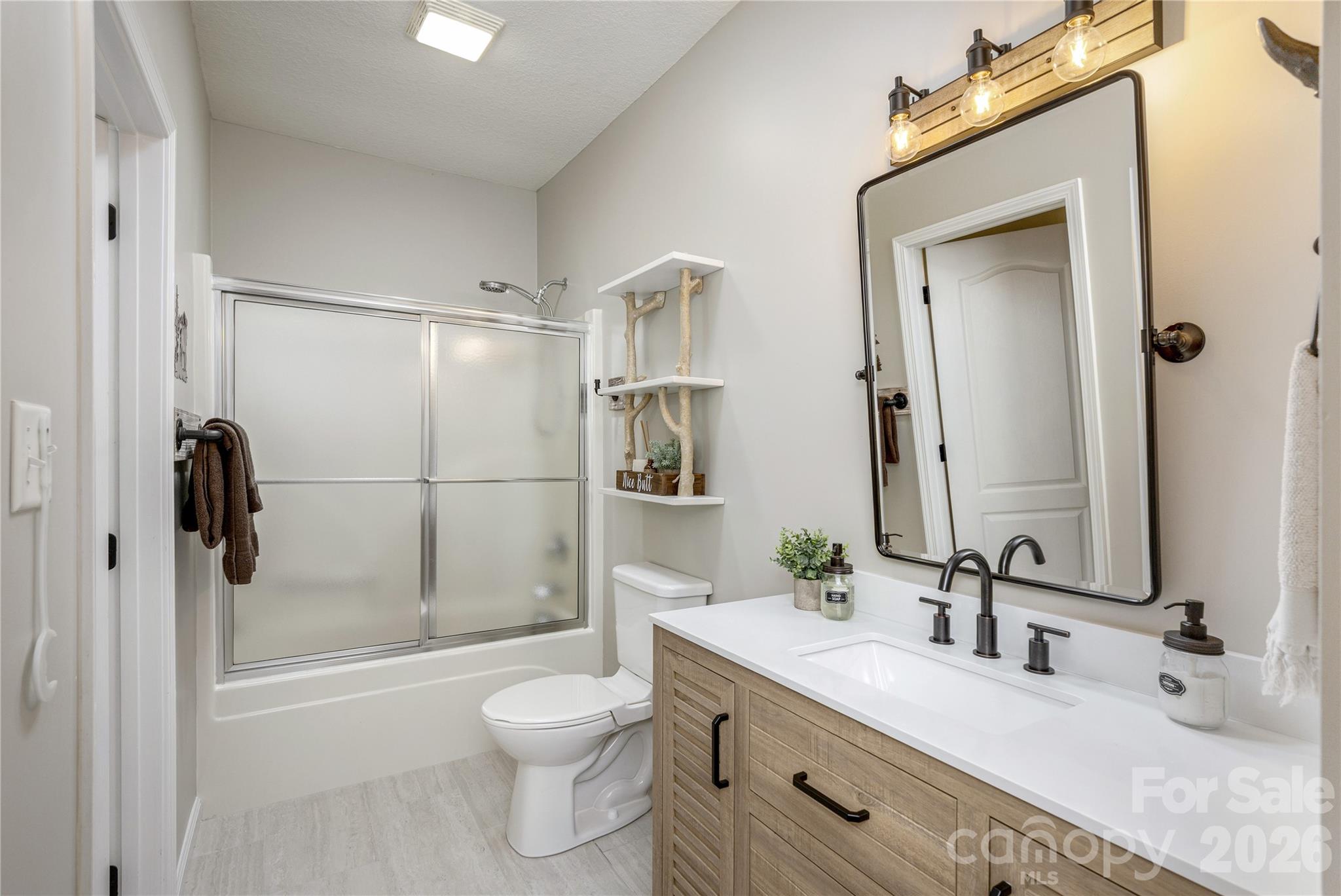 7 Oak Hollow Drive — Asheville