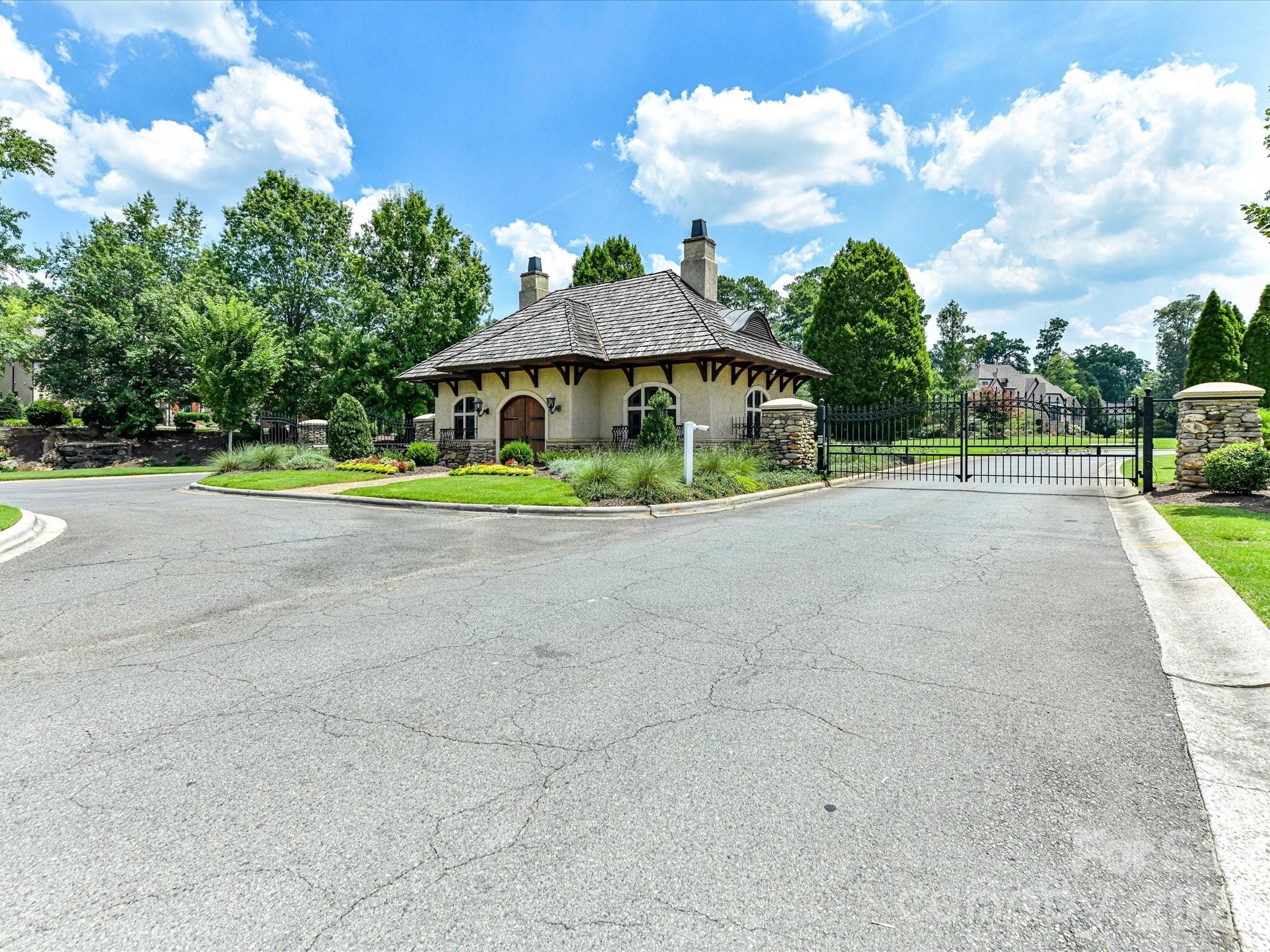 8119 Skyecroft Commons Drive — Waxhaw