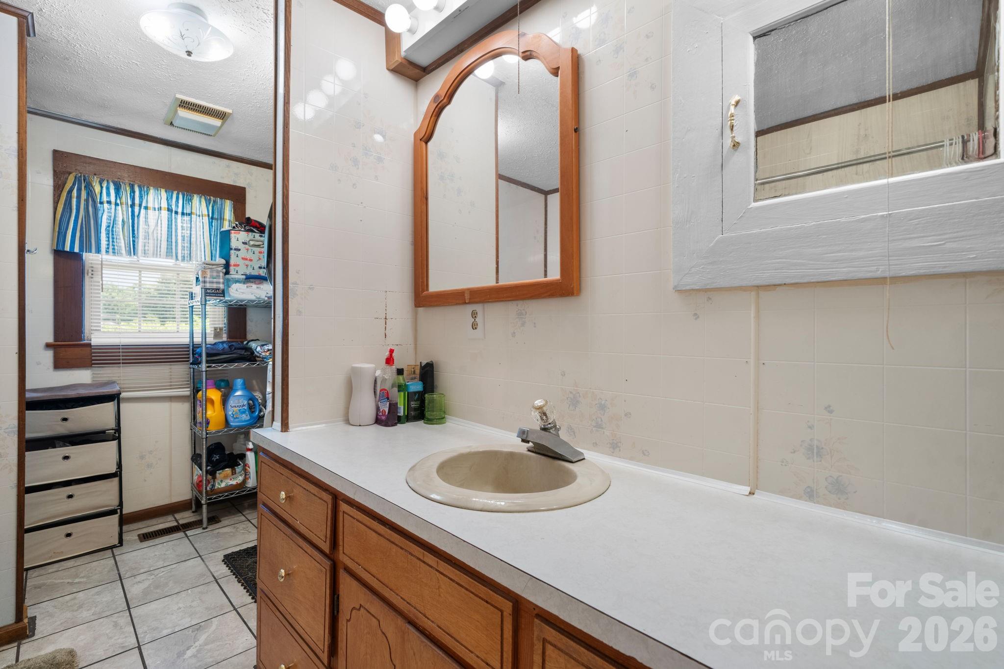 2504 Brentwood Circle — Lenoir