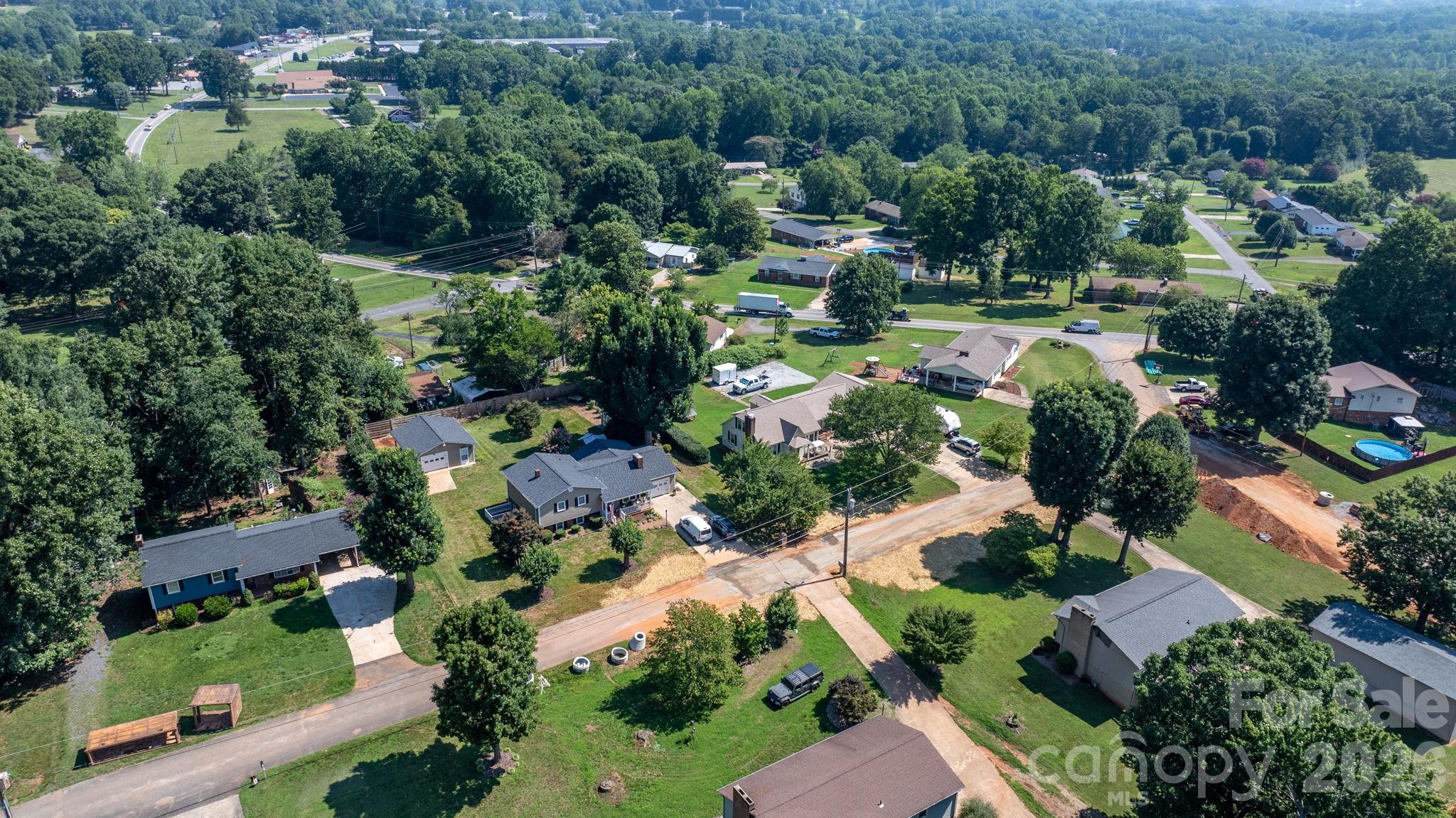 2504 Brentwood Circle — Lenoir