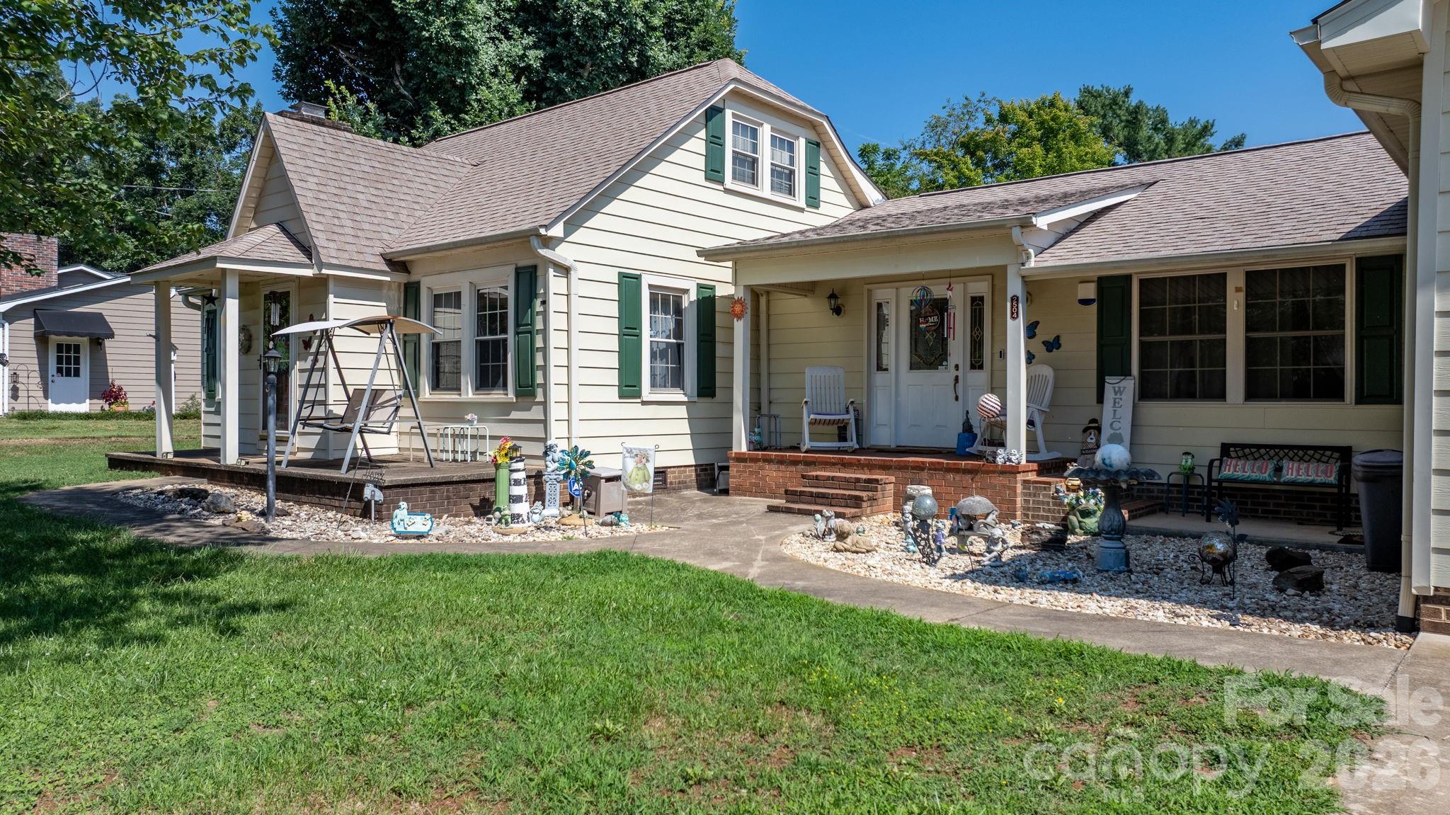 2504 Brentwood Circle — Lenoir