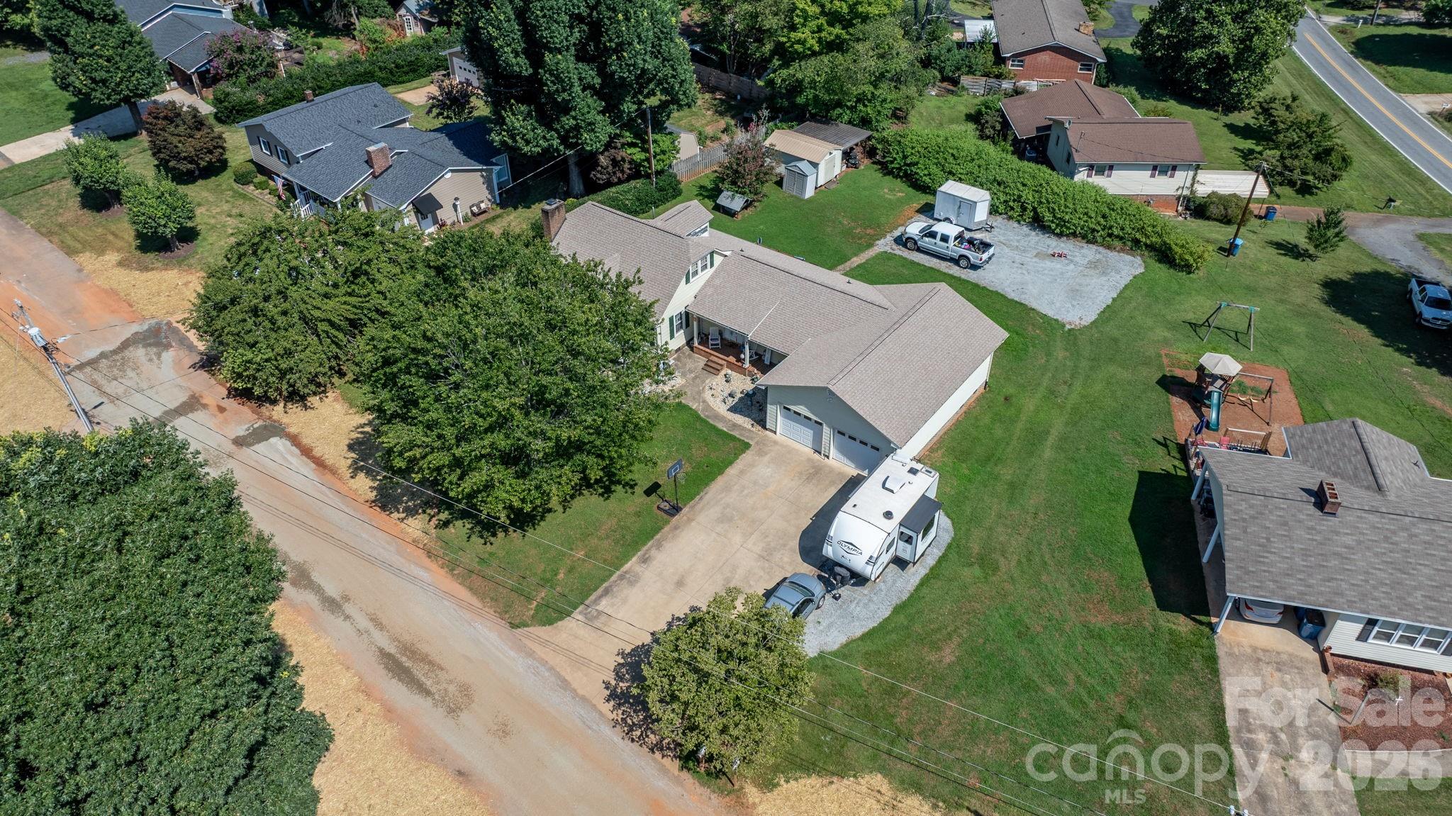 2504 Brentwood Circle — Lenoir