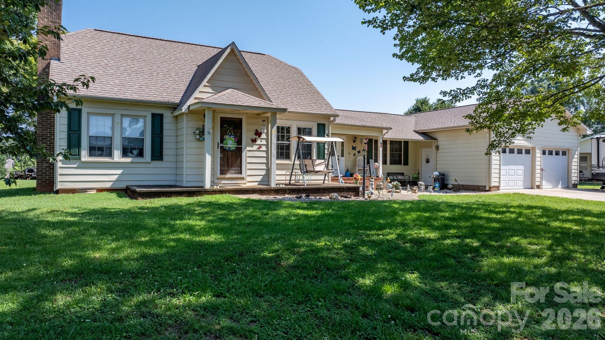 2504 Brentwood Circle — Lenoir