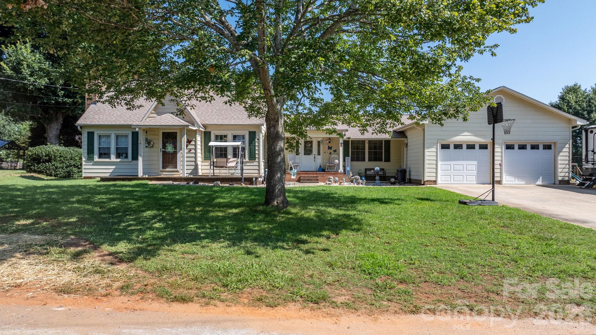 2504 Brentwood Circle — Lenoir