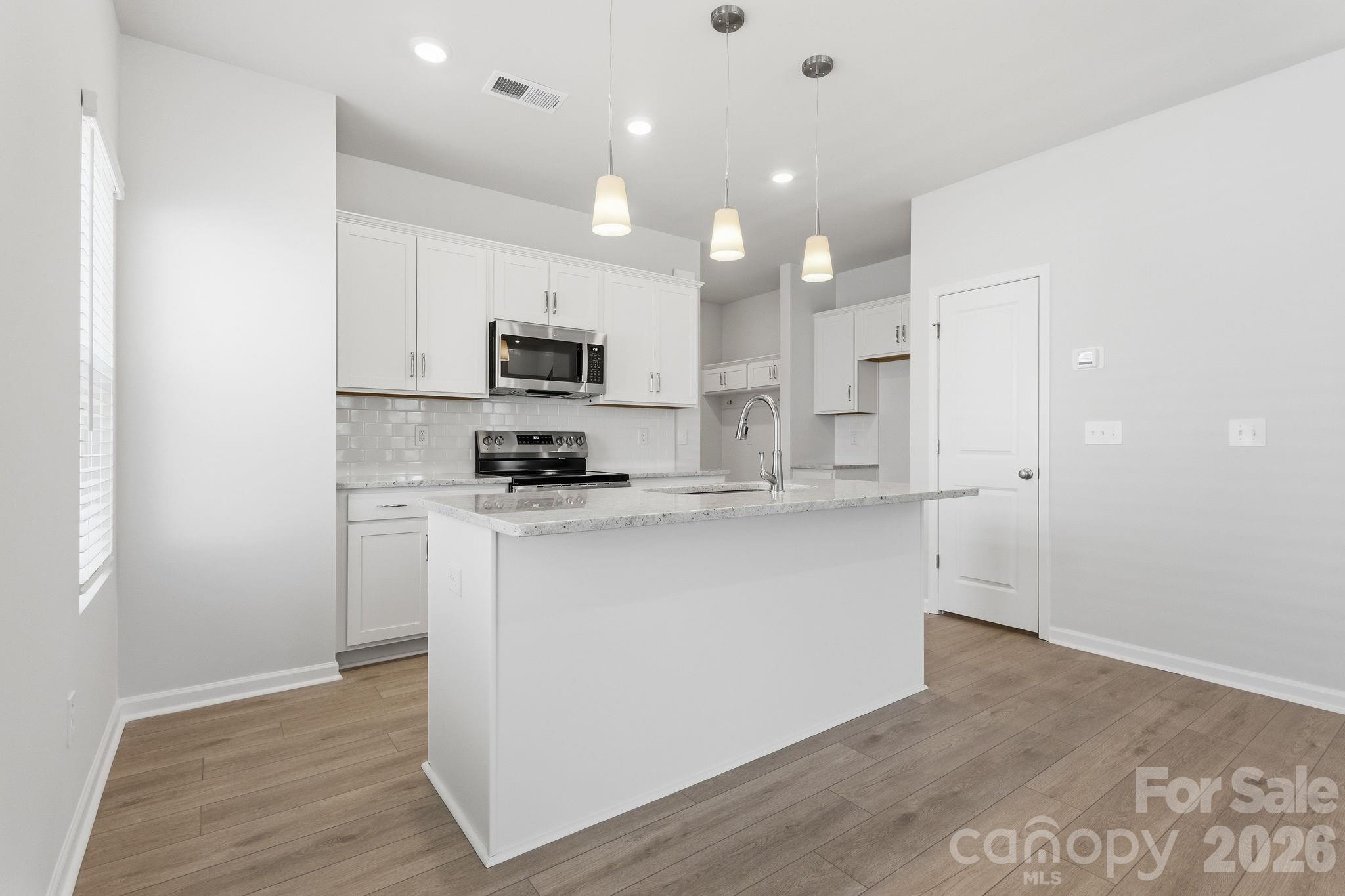 4618 Lakeview Road — Charlotte
