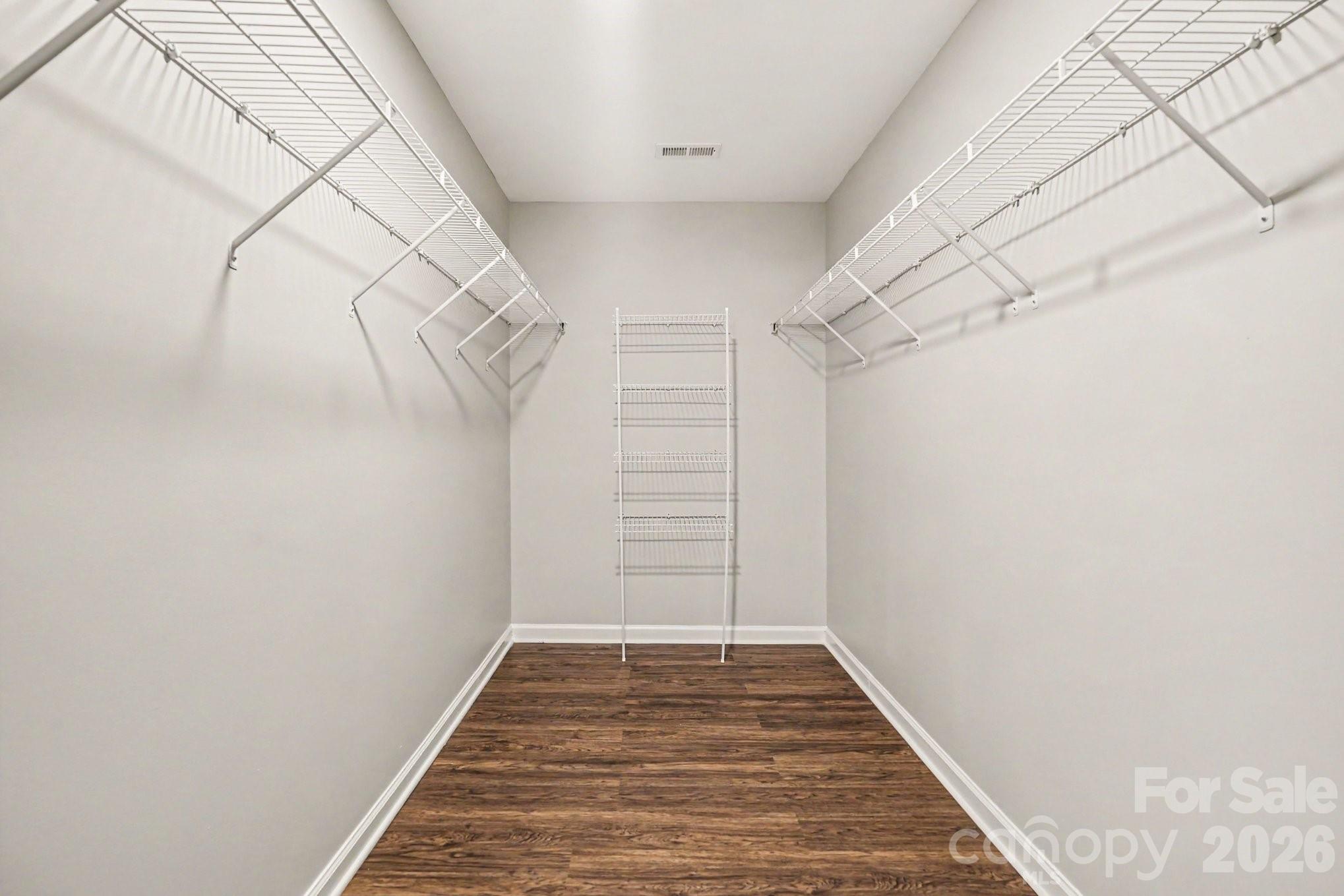 10004 Barrands Lane — Charlotte
