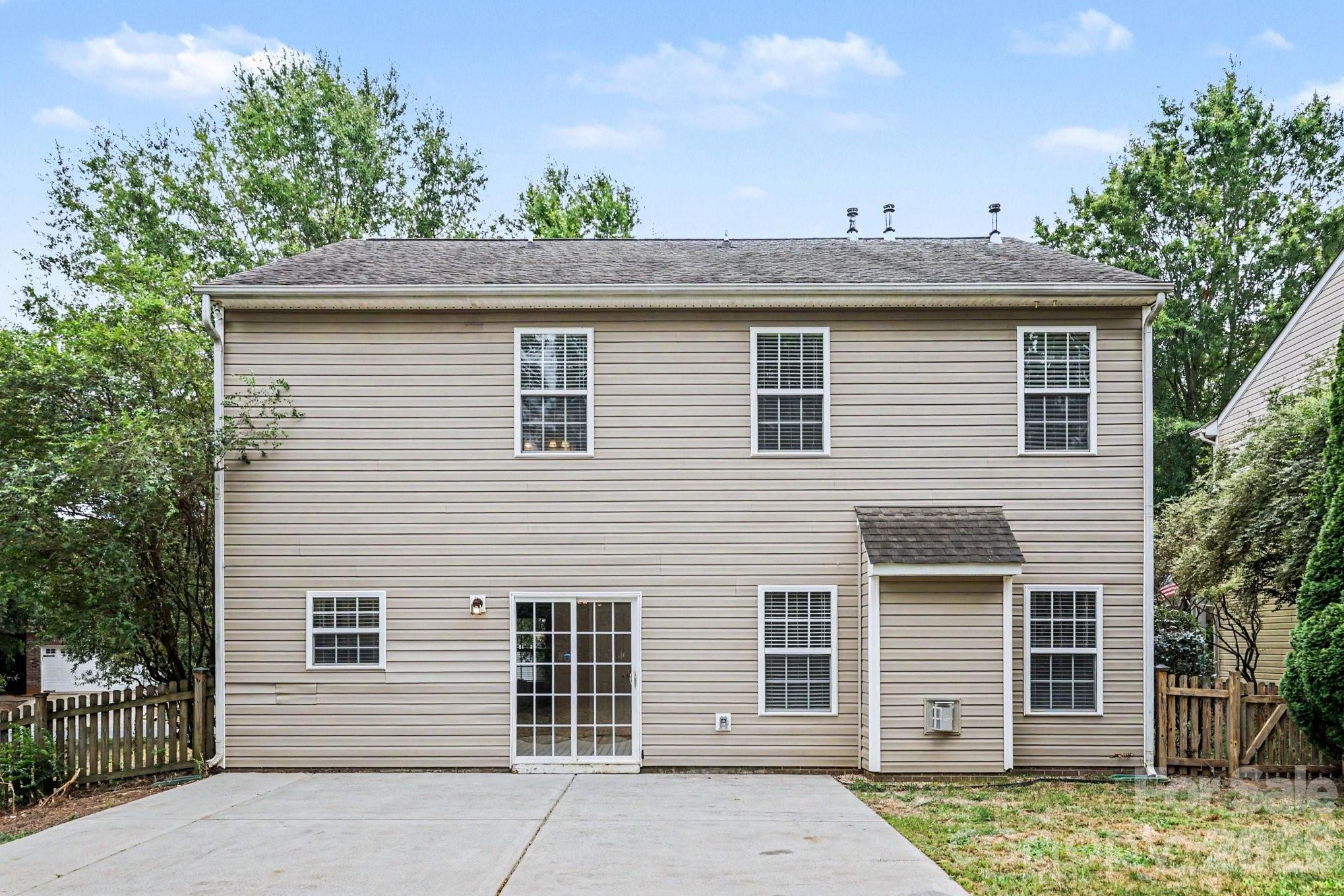 10004 Barrands Lane — Charlotte