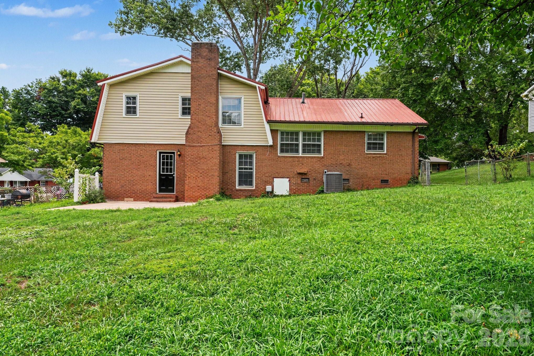 630 Colonial Drive — Statesville