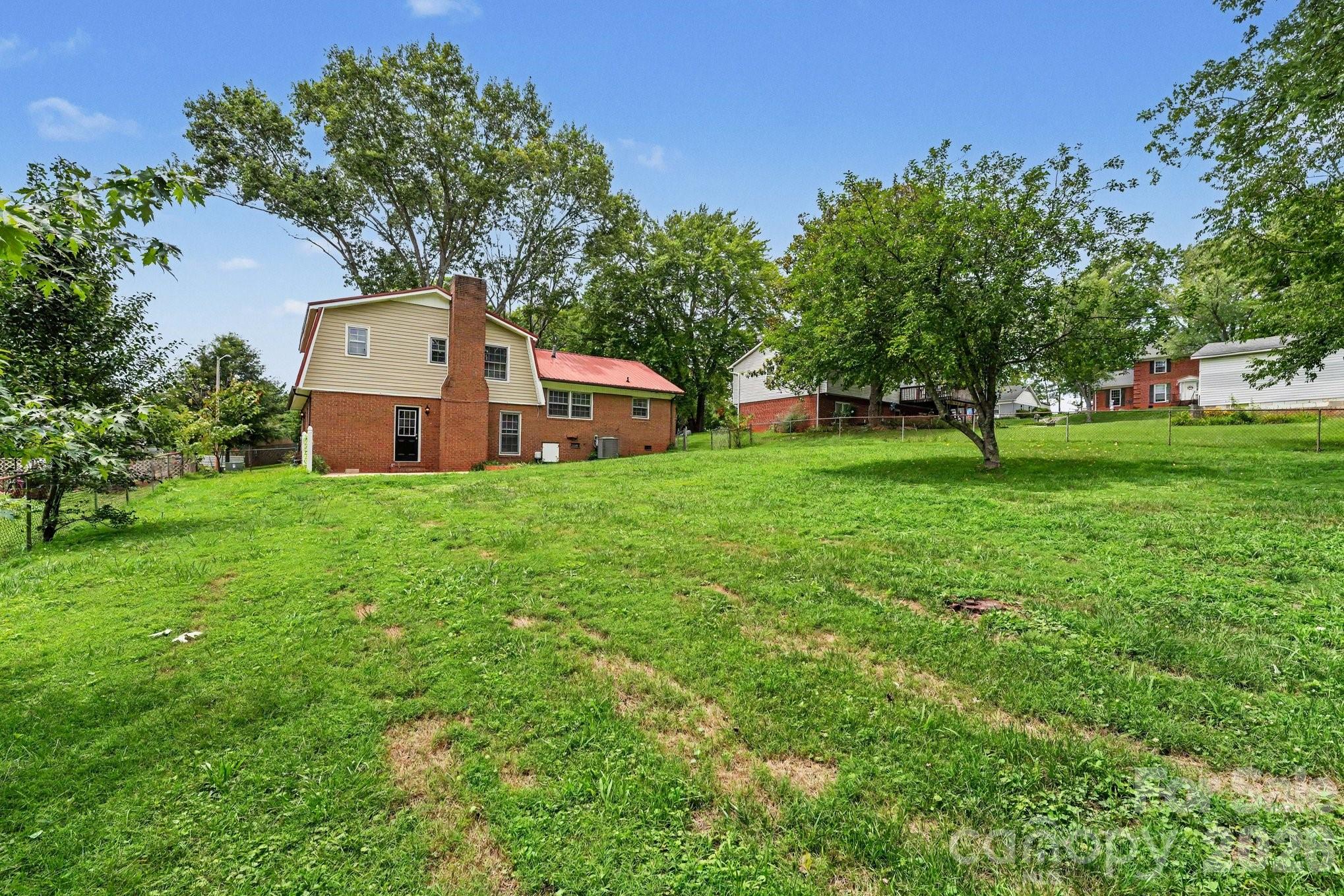 630 Colonial Drive — Statesville