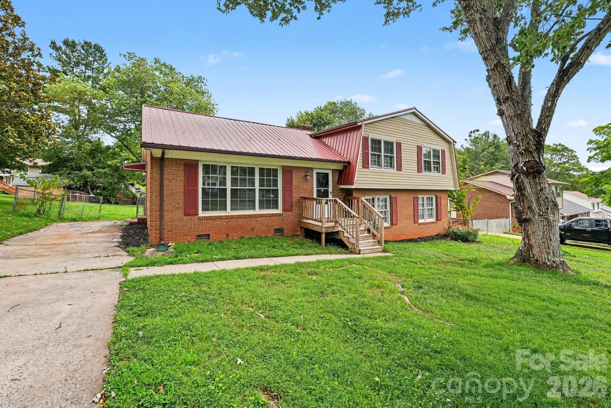 630 Colonial Drive — Statesville