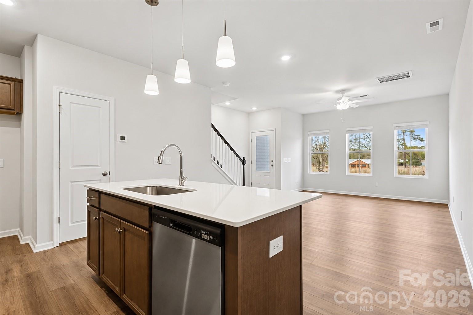 4632 Lakeview Road — Charlotte