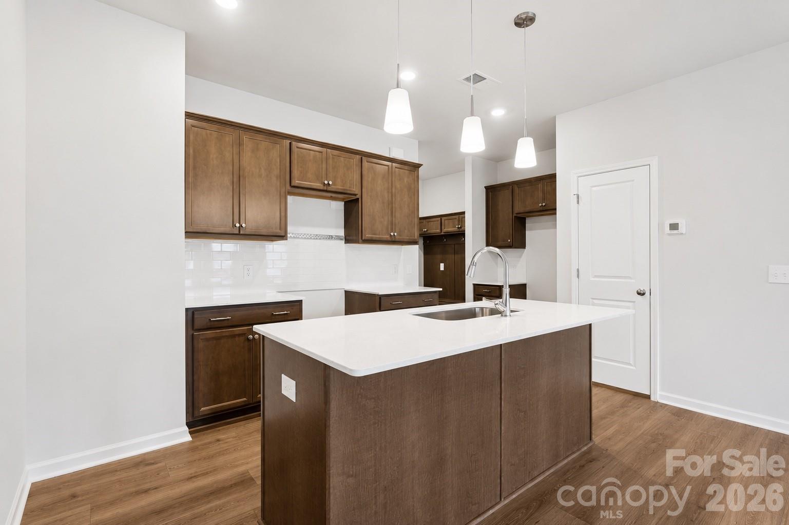 4632 Lakeview Road — Charlotte