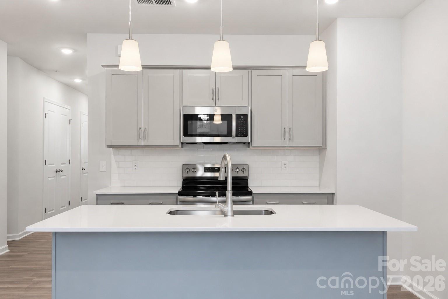 4614 Lakeview Road — Charlotte